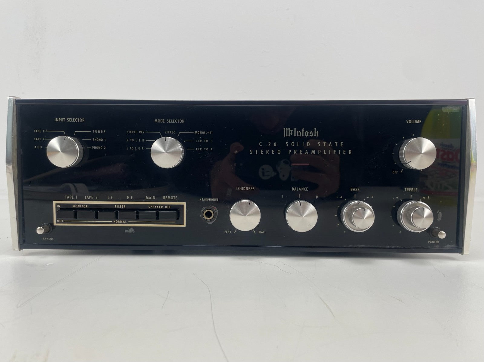McIntosh C26 stereo voorversterker – volledig nagekeken en voorzien van nieuwe condensatoren, inclusief Nichicon-handleiding.