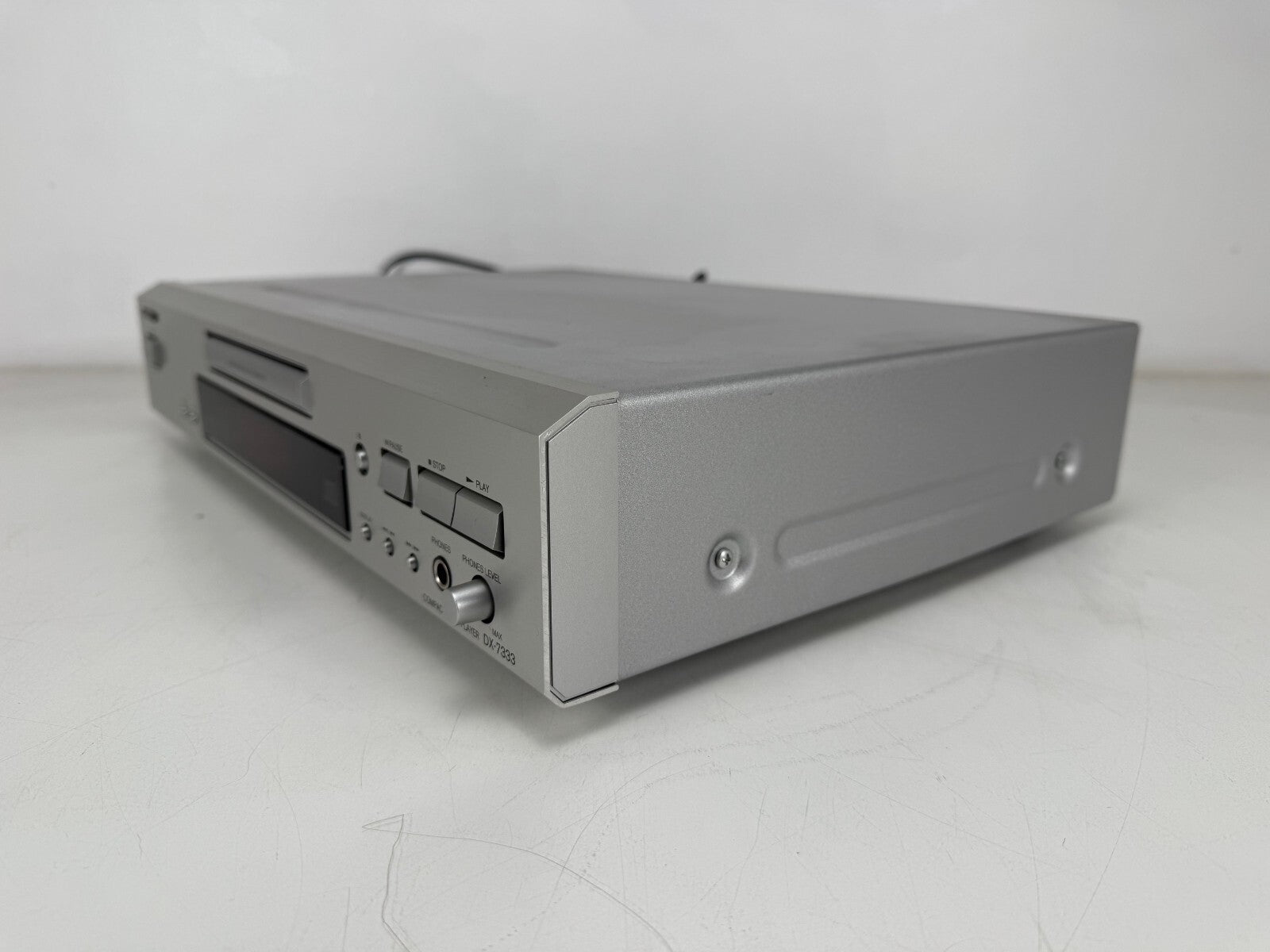 Onkyo DX-7333 cd-speler met originele doos, afstandsbediening en handleidingen.