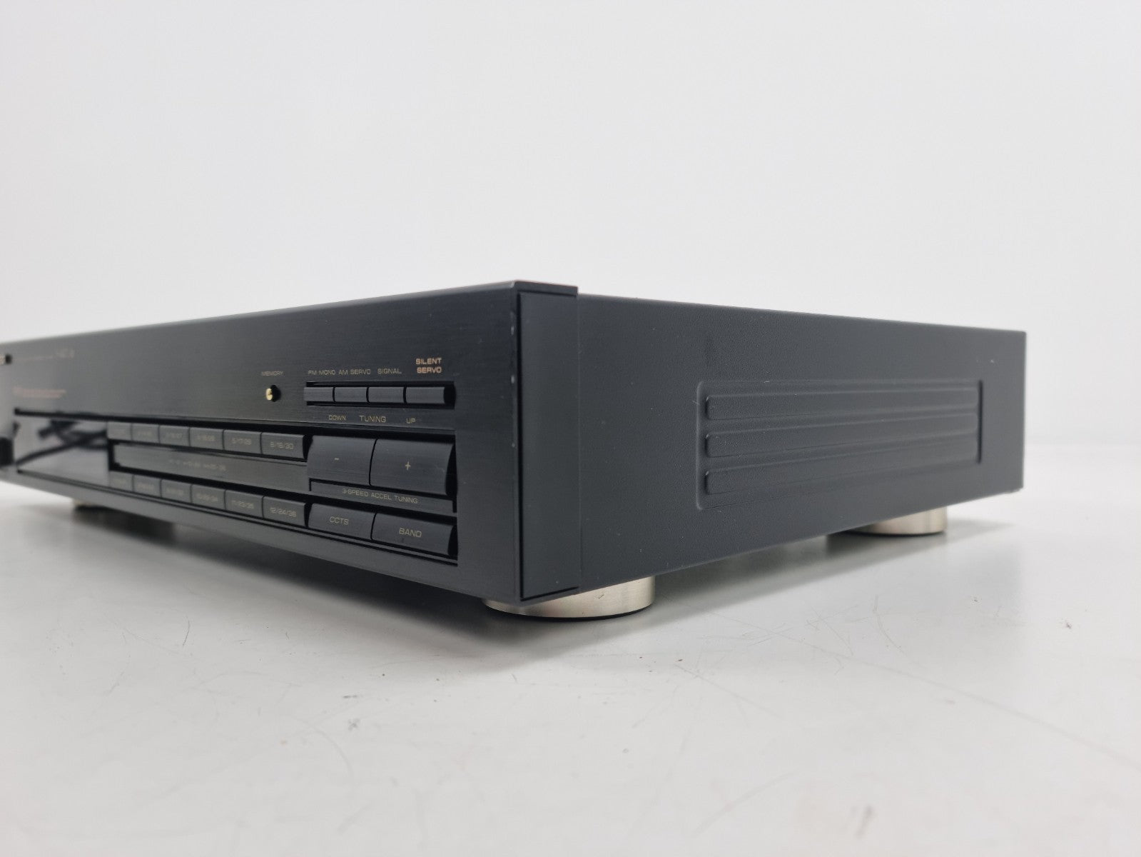 Pioneer F-447L - FM/AM Digital Synthesizer Tuner