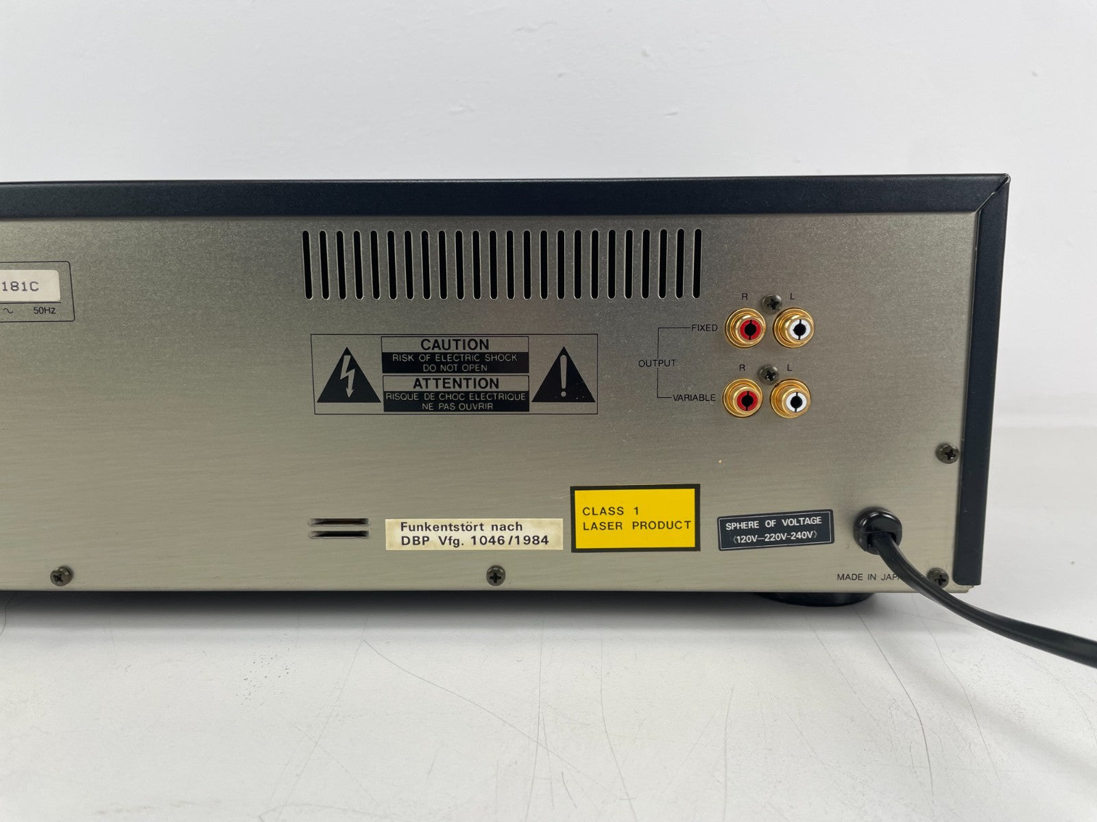 Luxman D-105u cd-speler – Nieuwstaat – Buizenuitgang – Nieuwe snaren gemonteerd