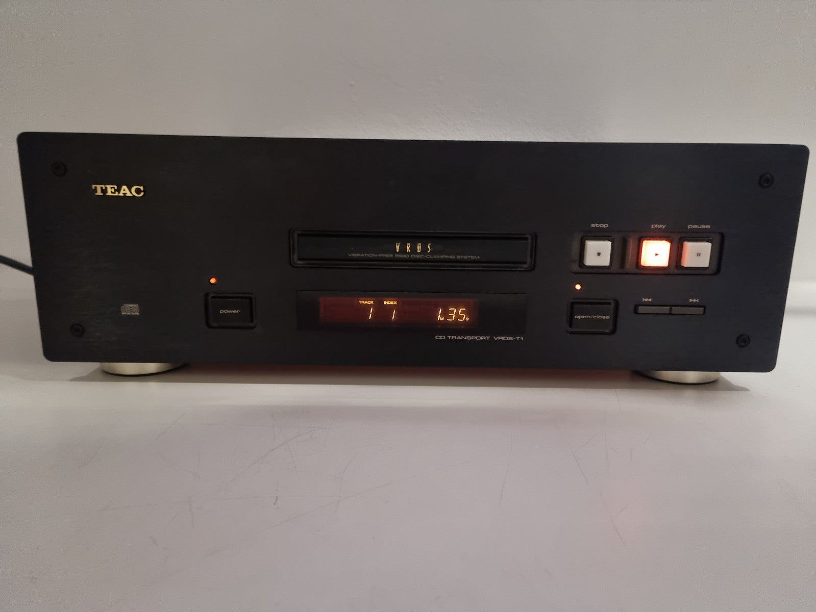 Teac VRDS-T1  CD Transport - Cd Player - Realy nice - Digital outputs only