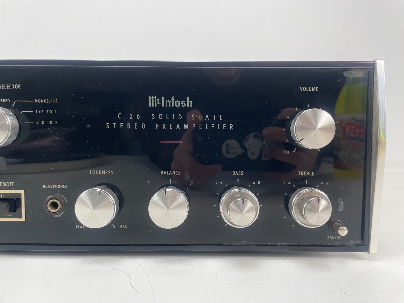 McIntosh C26 stereo voorversterker – volledig nagekeken en voorzien van nieuwe condensatoren, inclusief Nichicon-handleiding.