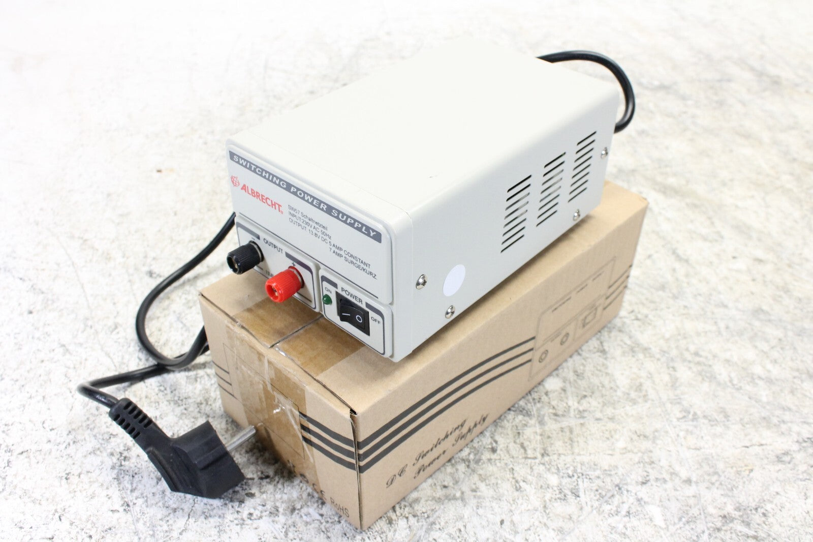Albrecht schakelende voeding SW57 220V naar 13,8V 5-7A in doos