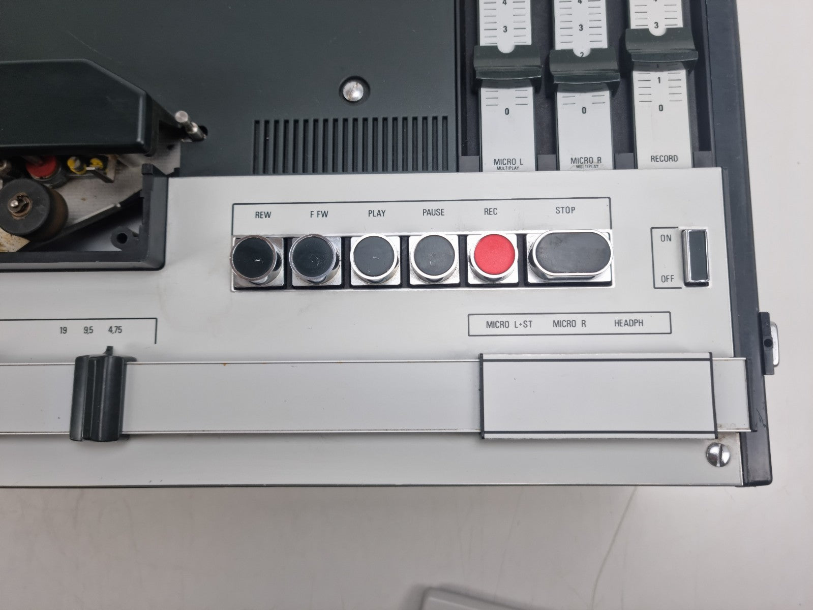 Aristona AR 9197 - Spoelbandrecorder - Licht onderhoud gehad - Met stofkap