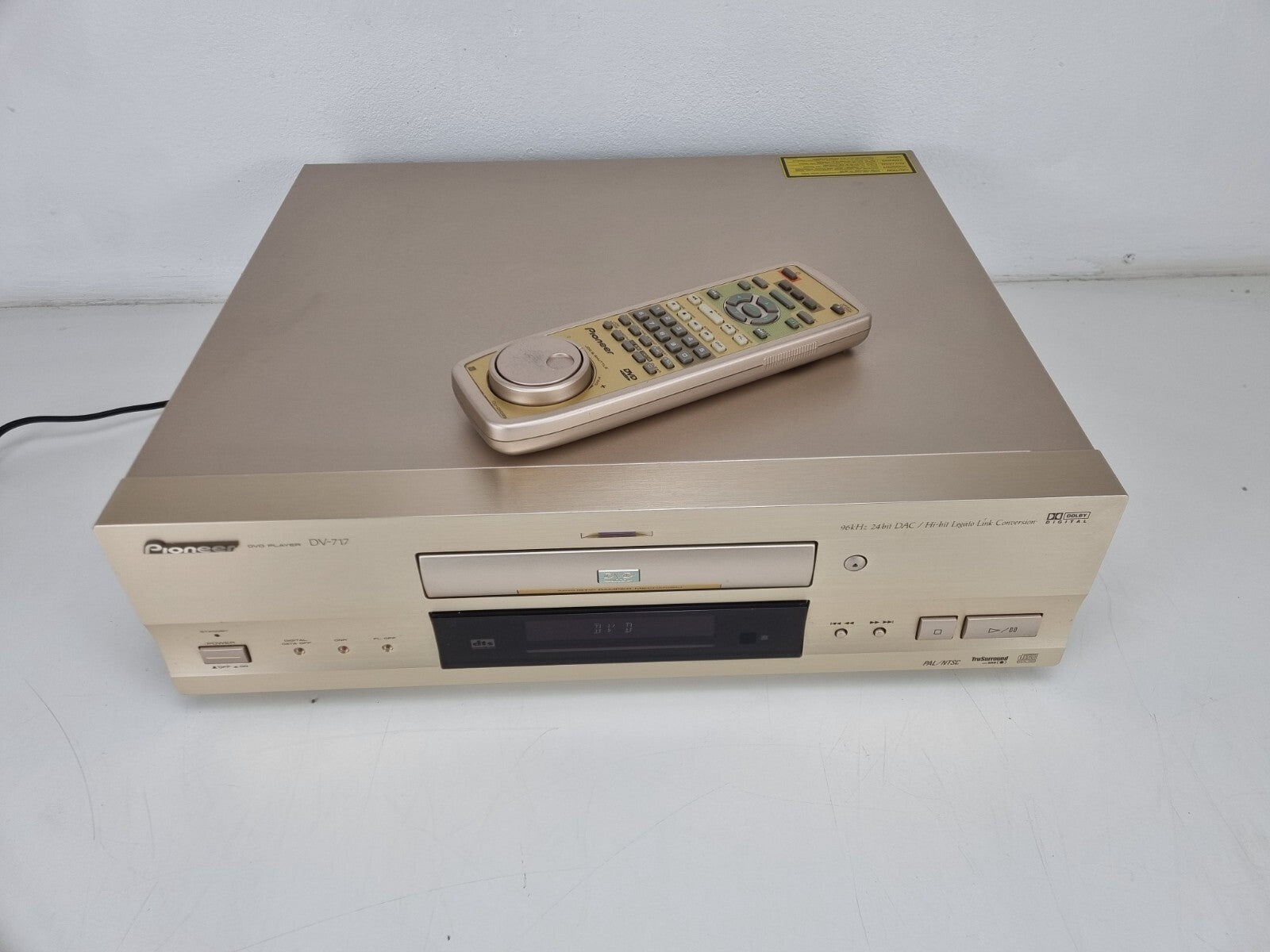 Pioneer DV-717 DVD Player96KHz 24 bit DAC/Hi-Bit - CD player with remote