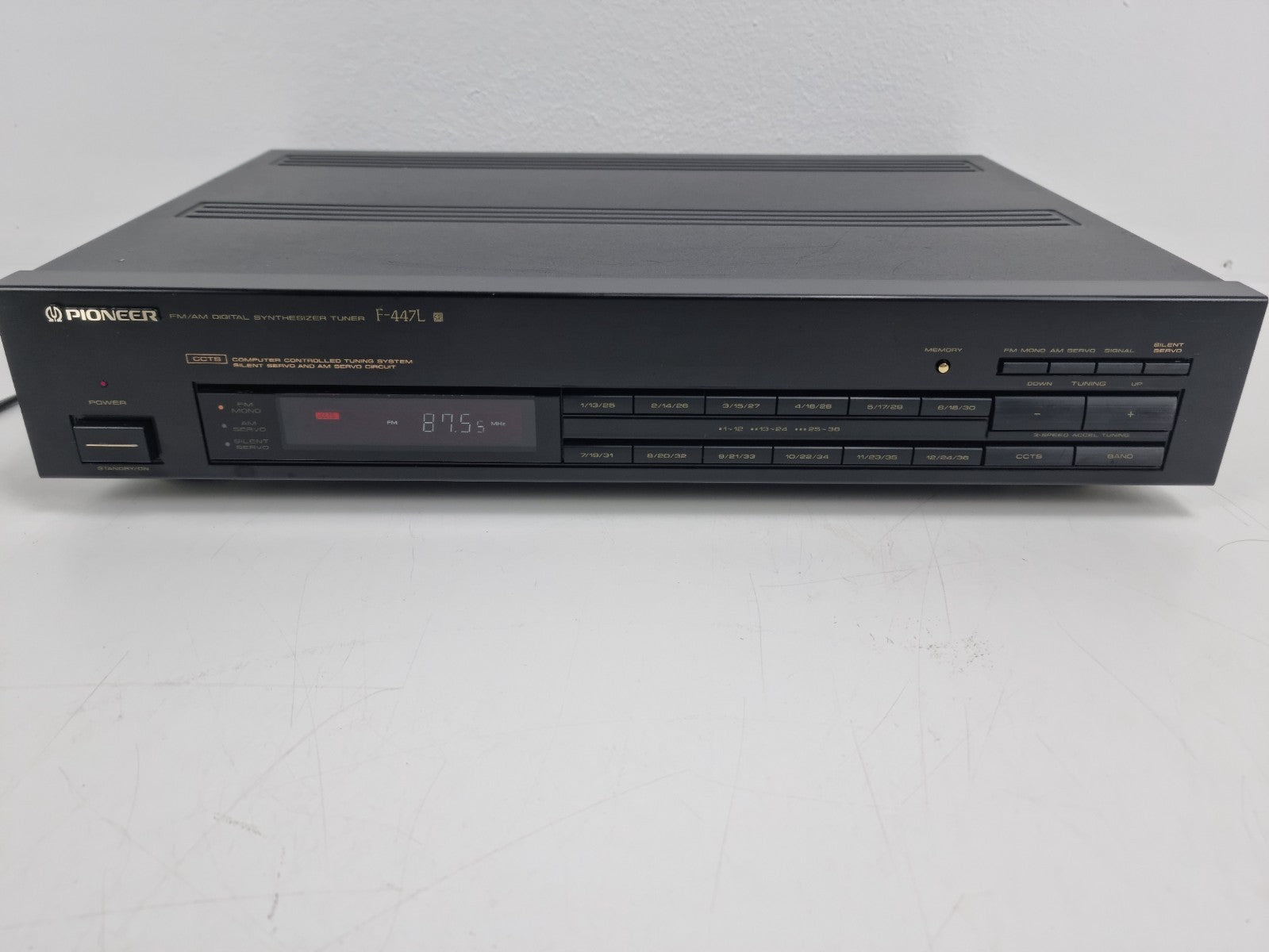 Pioneer F-447L - FM/AM Digital Synthesizer Tuner