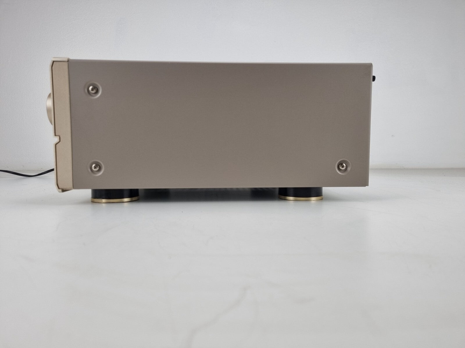 Denon AVR-1802 5.1 Stereo amplifier - Champagne