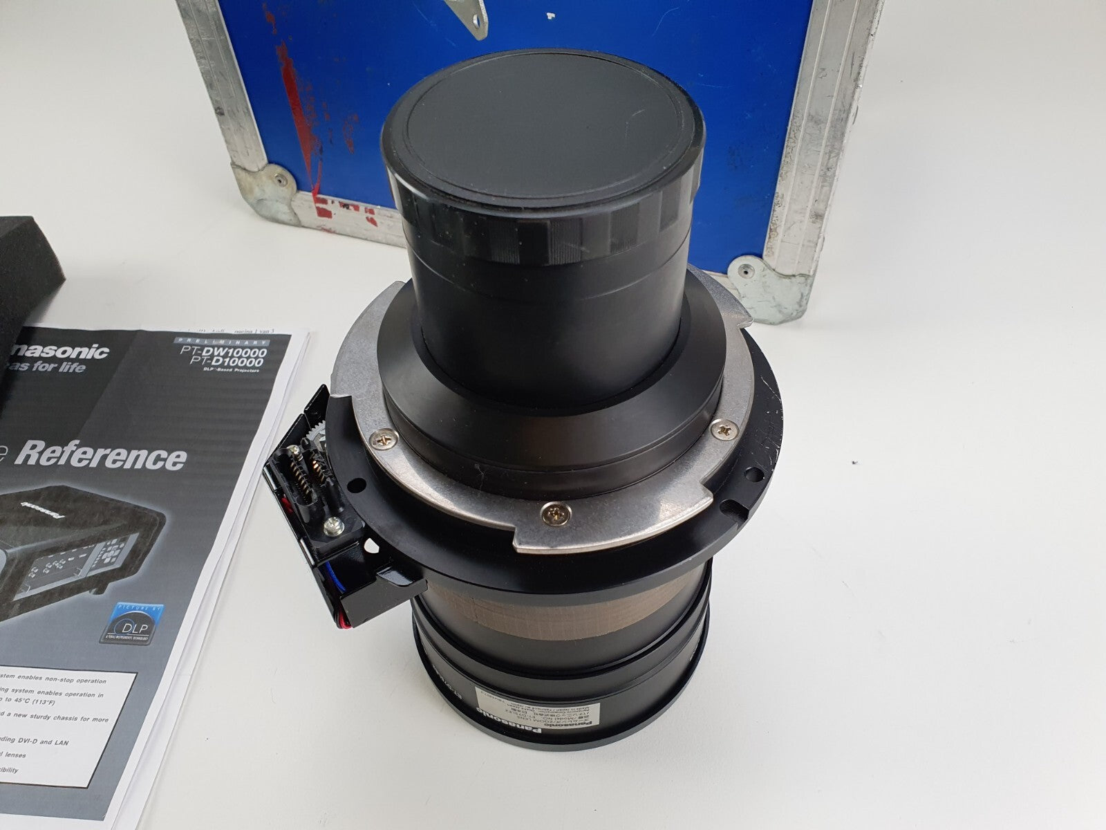 Panasonic PT-D1000E Big projector in flightcase, with flight frame,  ET-D75LE2