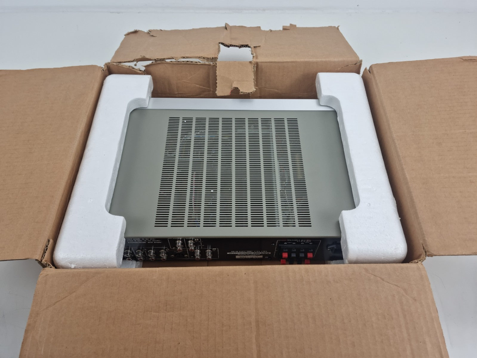 Akai AM-U03 DC stereo geïntegreerde versterker - In nieuwstaat in originele doos