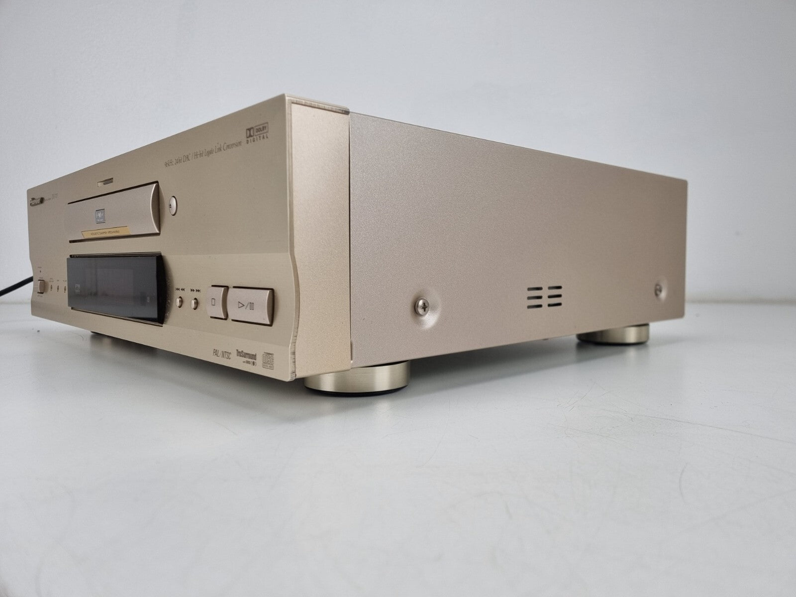 Pioneer DV-717 DVD Player96KHz 24 bit DAC/Hi-Bit - CD player with remote