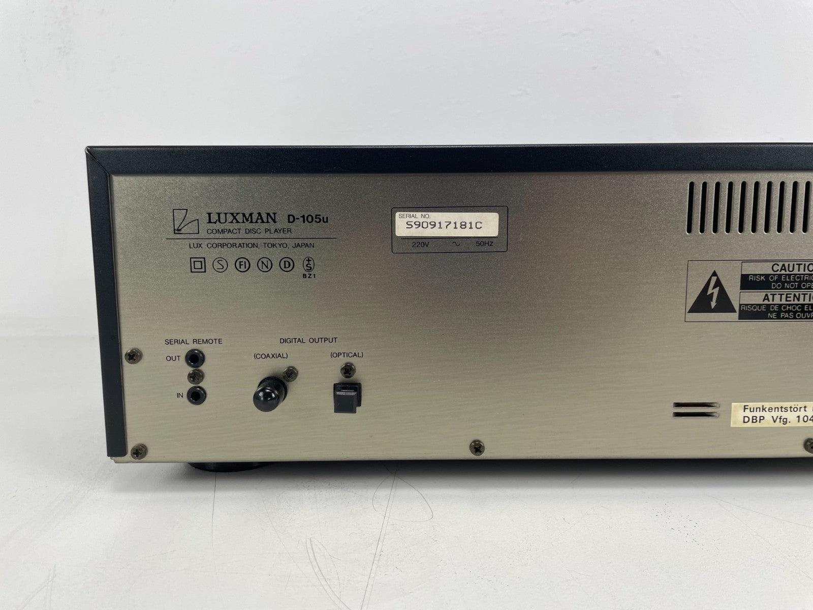 Luxman D-105u cd-speler – Nieuwstaat – Buizenuitgang – Nieuwe snaren gemonteerd