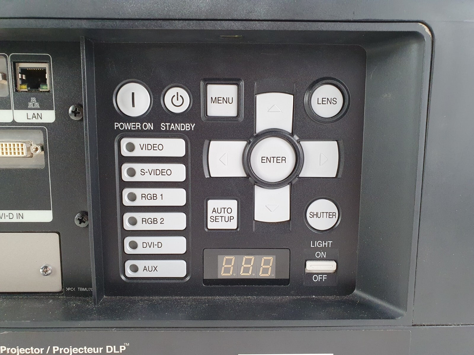 Panasonic PT-D1000E Big projector in flightcase, with flight frame,  ET-D75LE2