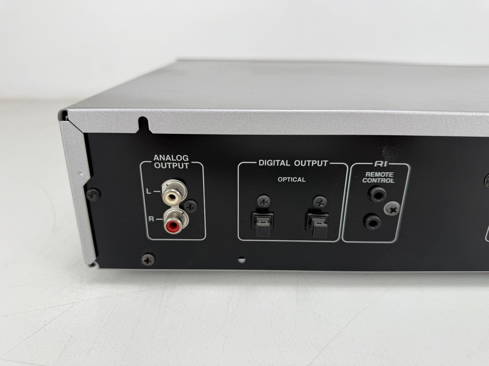 Onkyo DX-7333 cd-speler met originele doos, afstandsbediening en handleidingen.