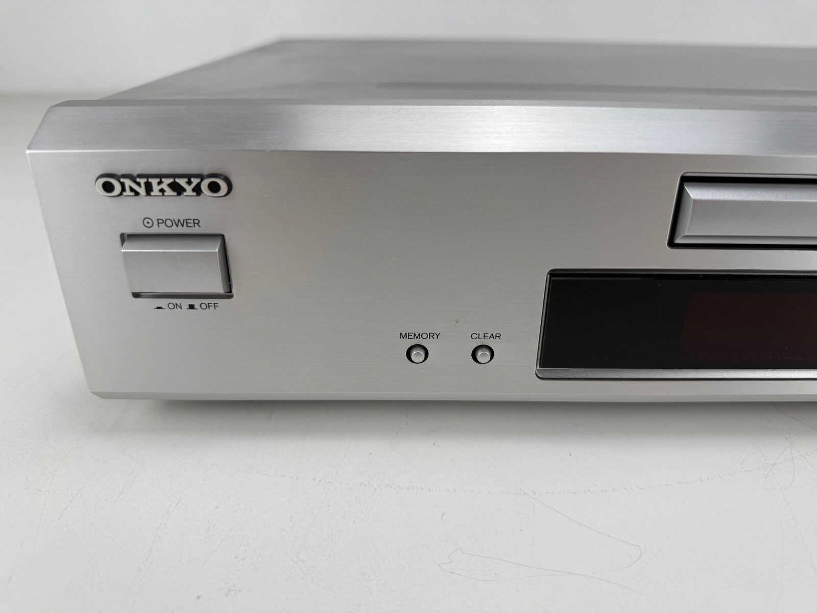 Onkyo DX-7333 cd-speler met originele doos, afstandsbediening en handleidingen.