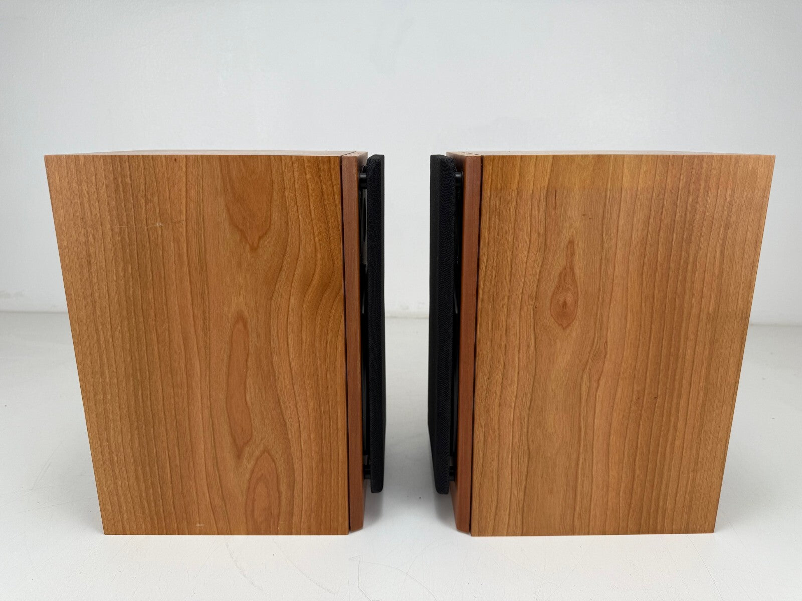 Tannoy Revolution R1 Bookshelf Speakers Set With Manual - Matched Pair - B-Wired