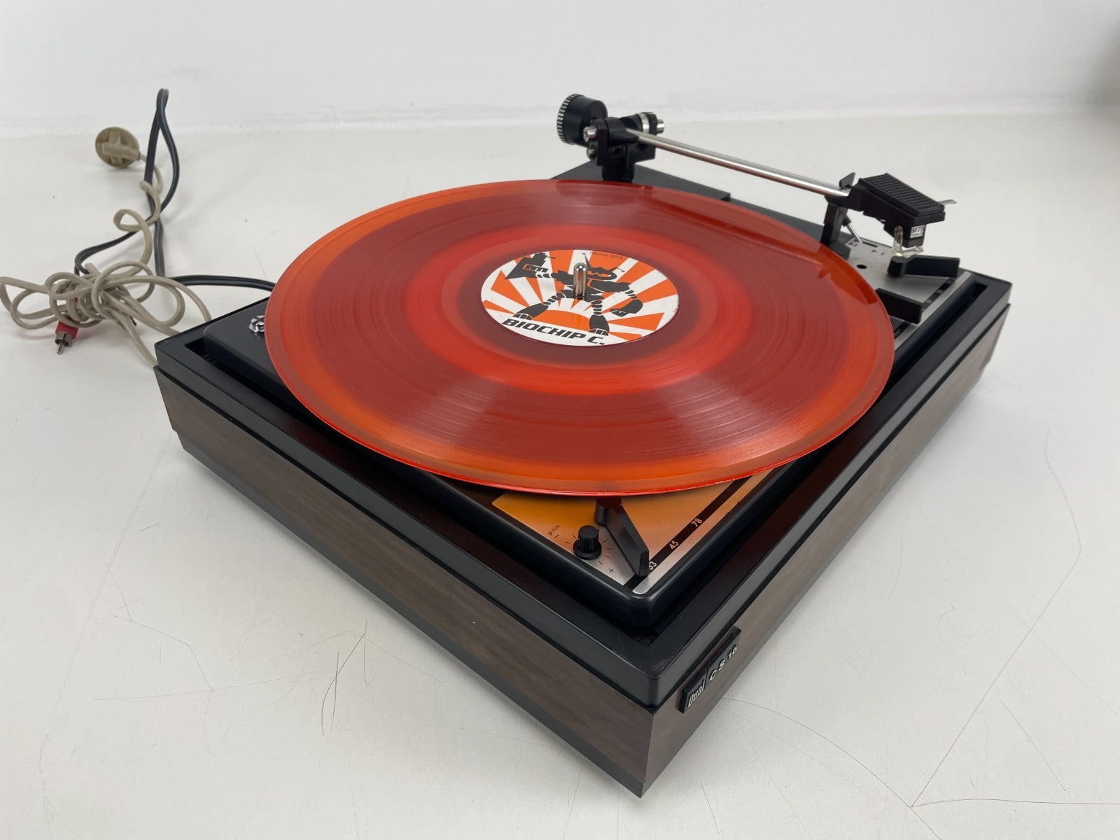 Dual 1214 draaitafel in CS16 plint - met stofkap - Shure SM75 D element