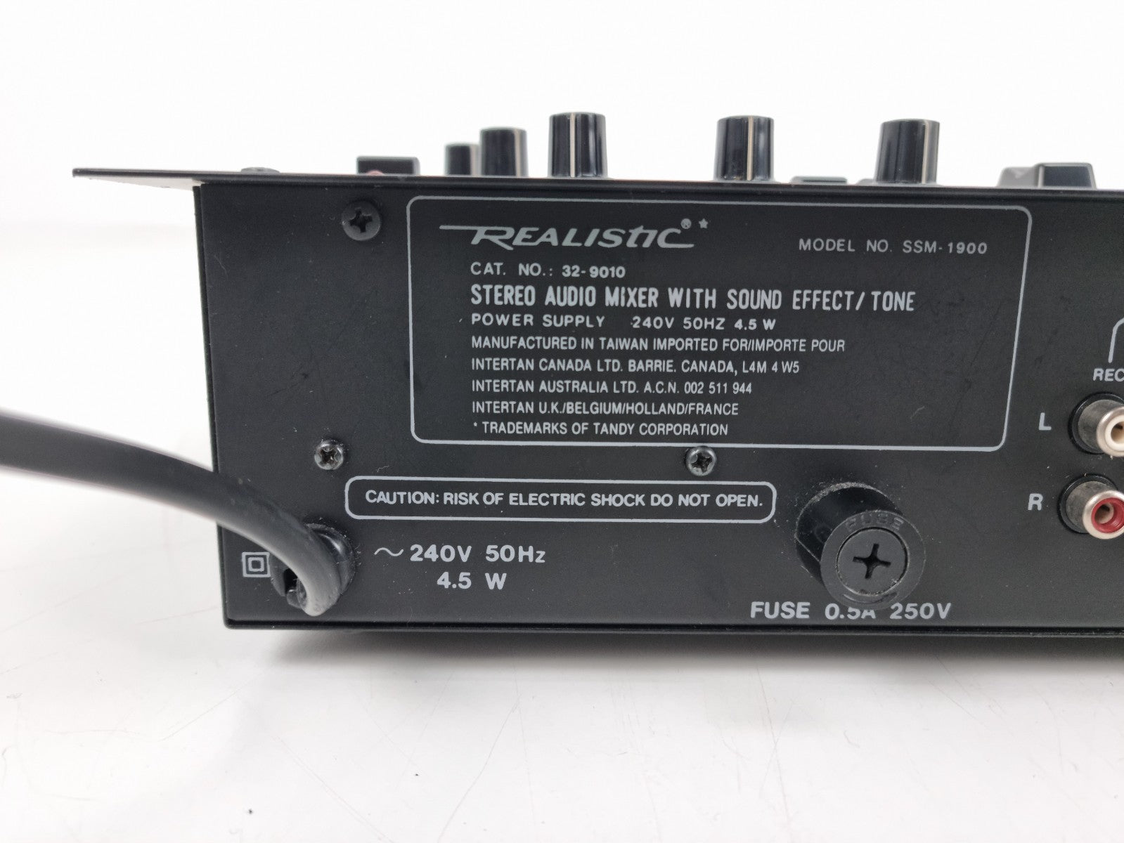 Realistic SSM-1900  Stereo Sound Mixer - With builds in sound effects