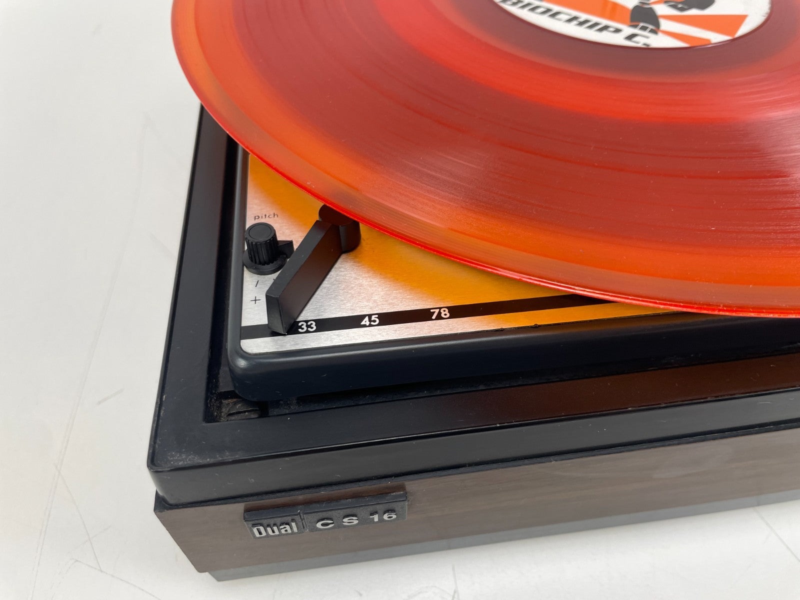 Dual 1214 draaitafel in CS16 plint - met stofkap - Shure SM75 D element