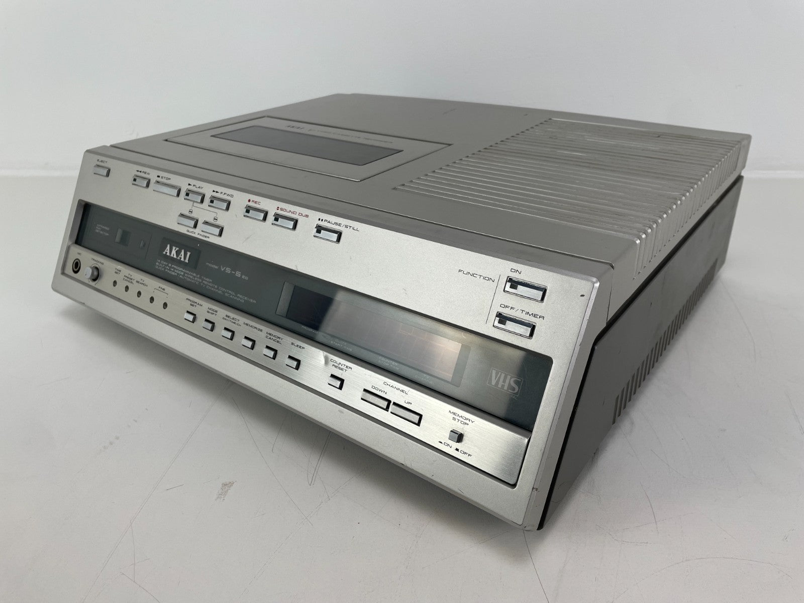Akai VS-5EG VHS Video Cassette Recorder - Sold as is