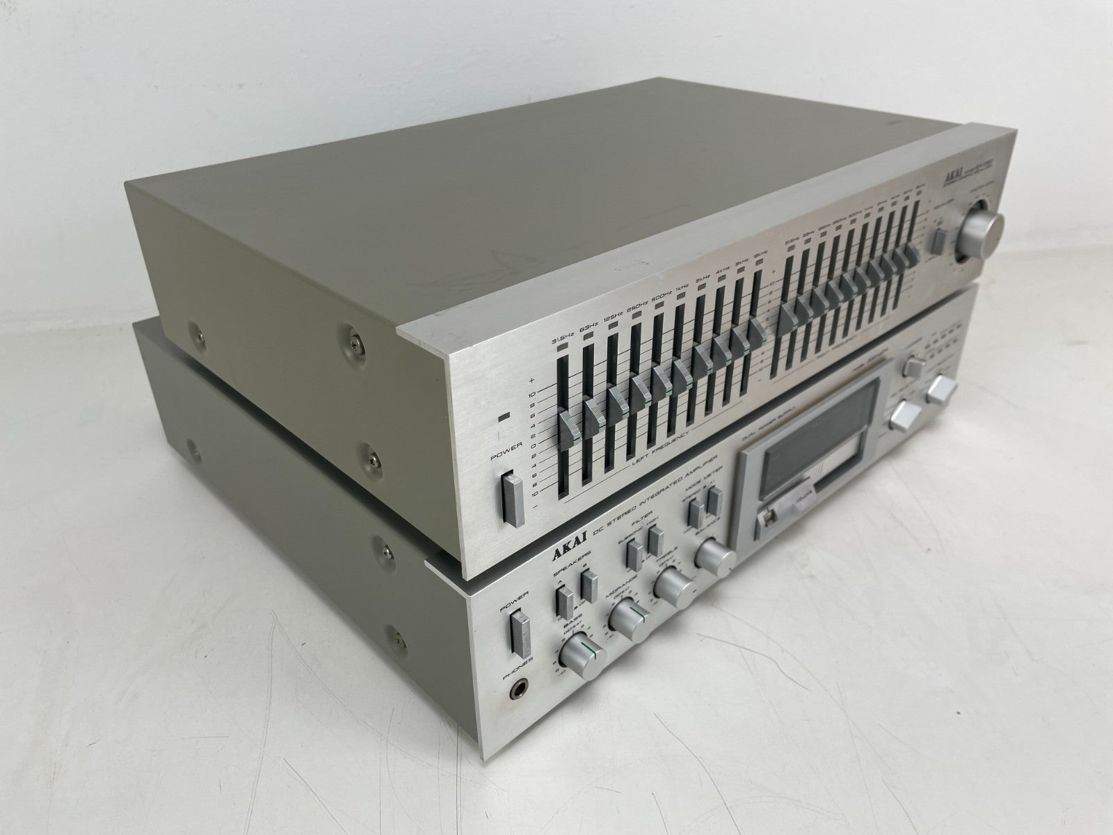 Akai EA-G80 Graphic Equalizer + AM-U04 Amplifier Set