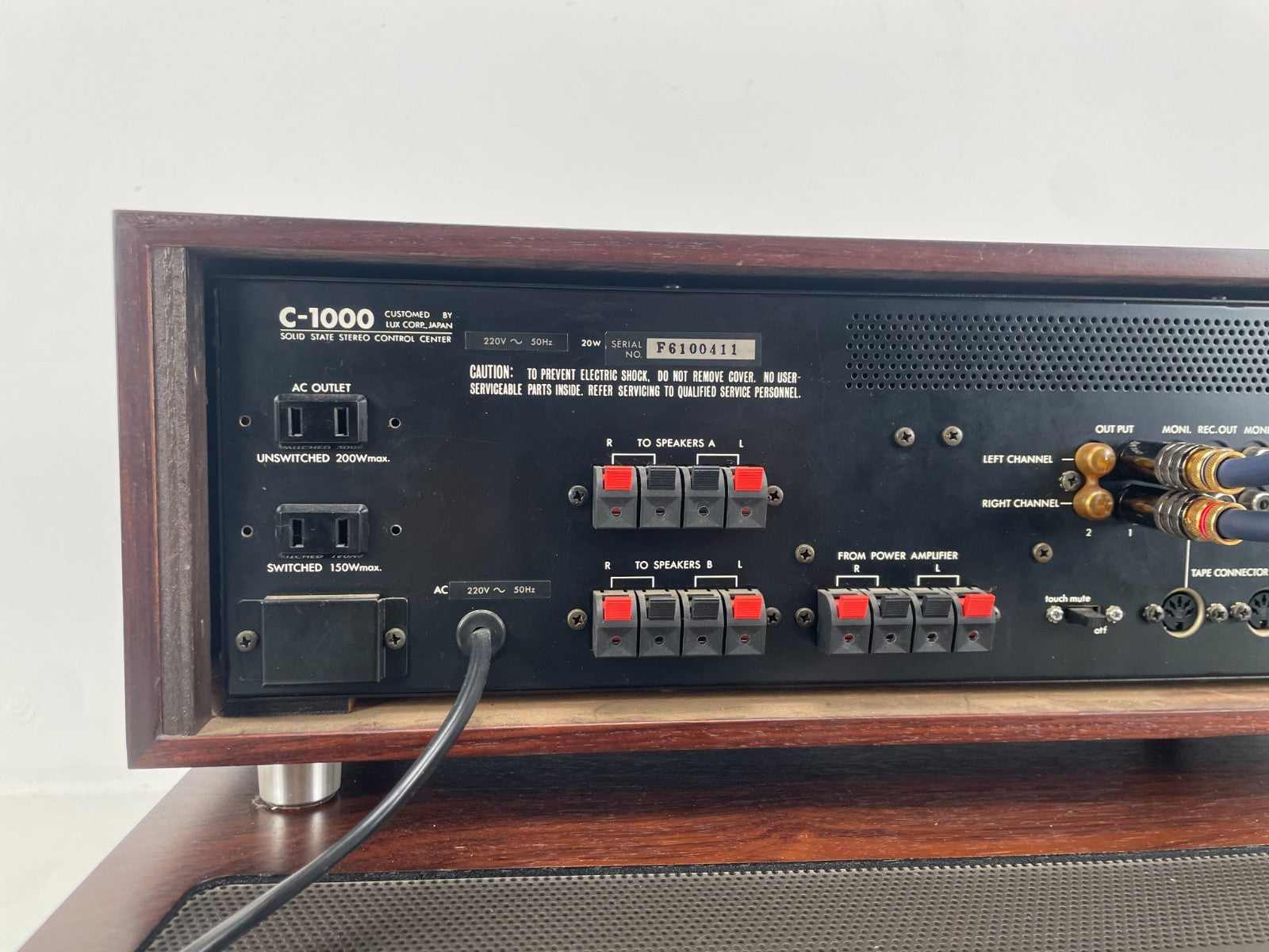 Luxman C-1000 Preamplifier + M-4000 Power Amplifier  – 1st Owner  Boxes & Manual