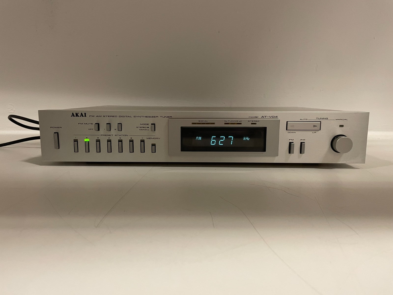 Akai AT-V04 Stereo AM/FM Tuner