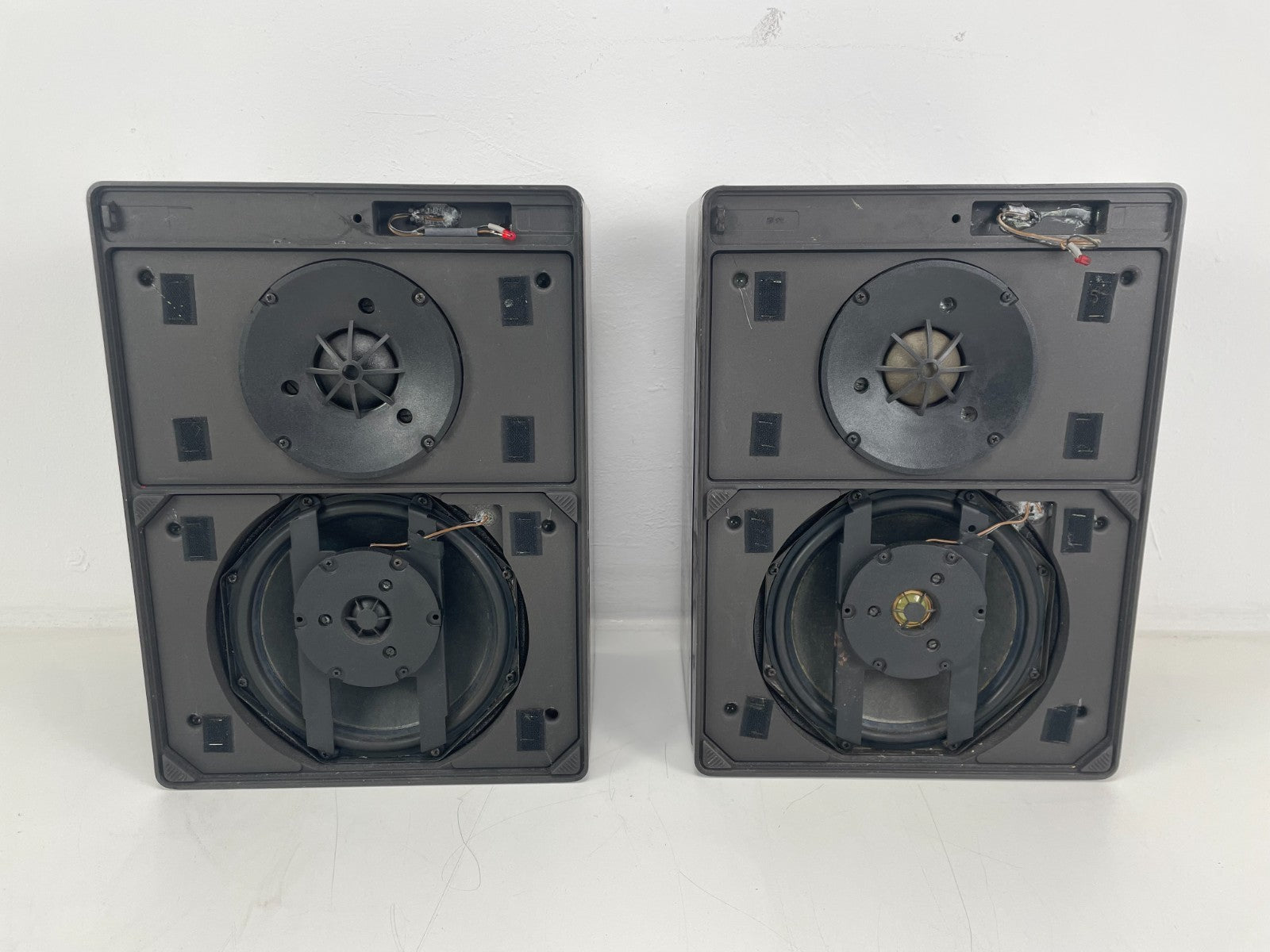 Philips 22RH544/50R MFB Active Speakers - Missing the two Logo strips