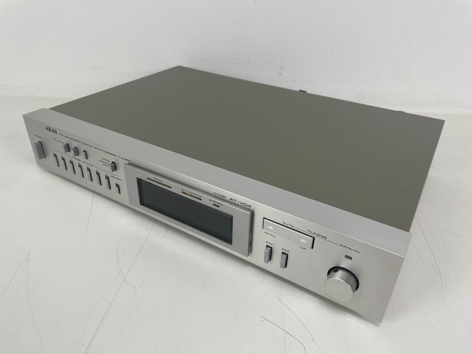 Akai AT-V04 Stereo AM/FM Tuner