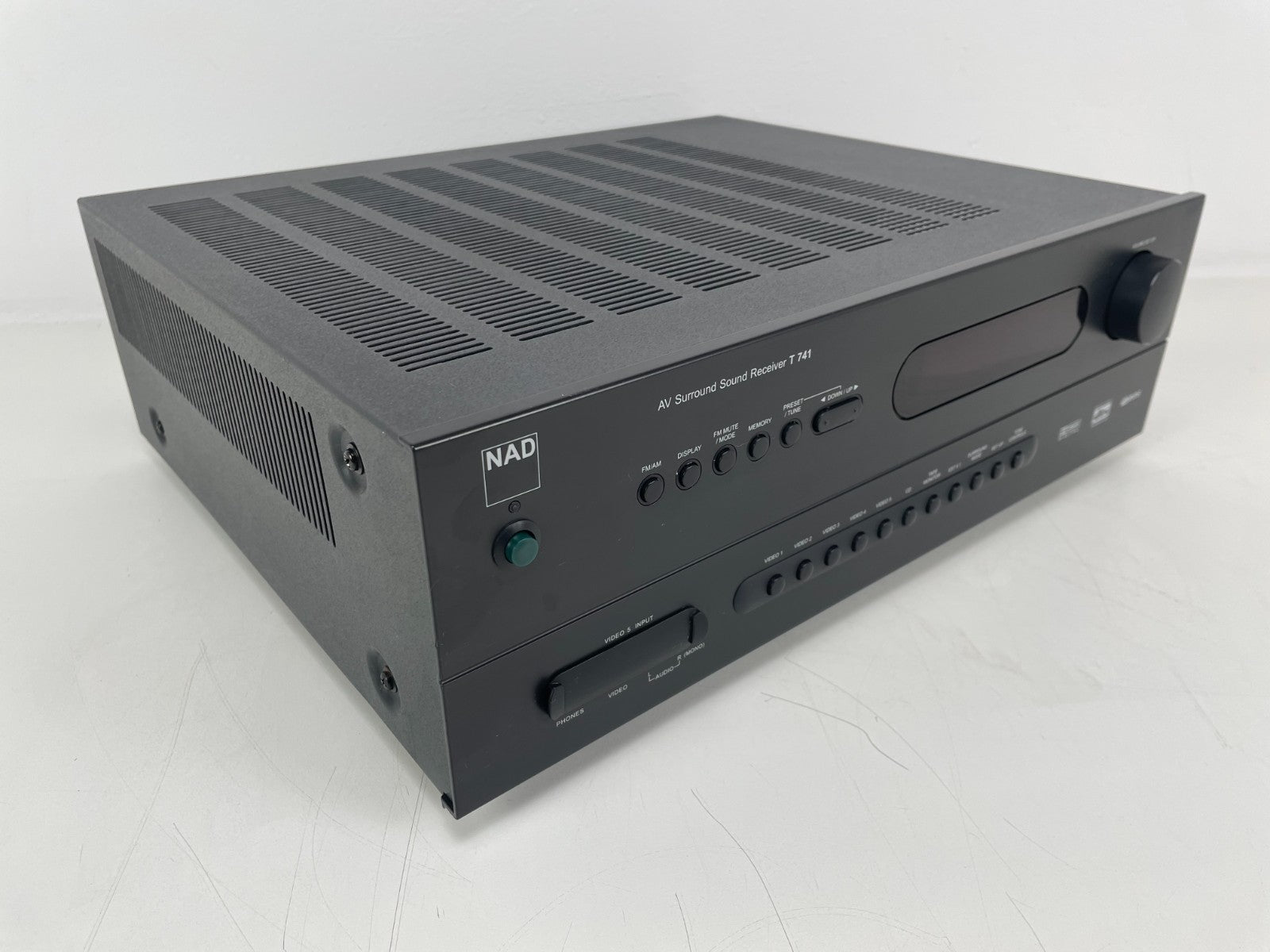 NAD T-741 Surround Receiver – Nice condition