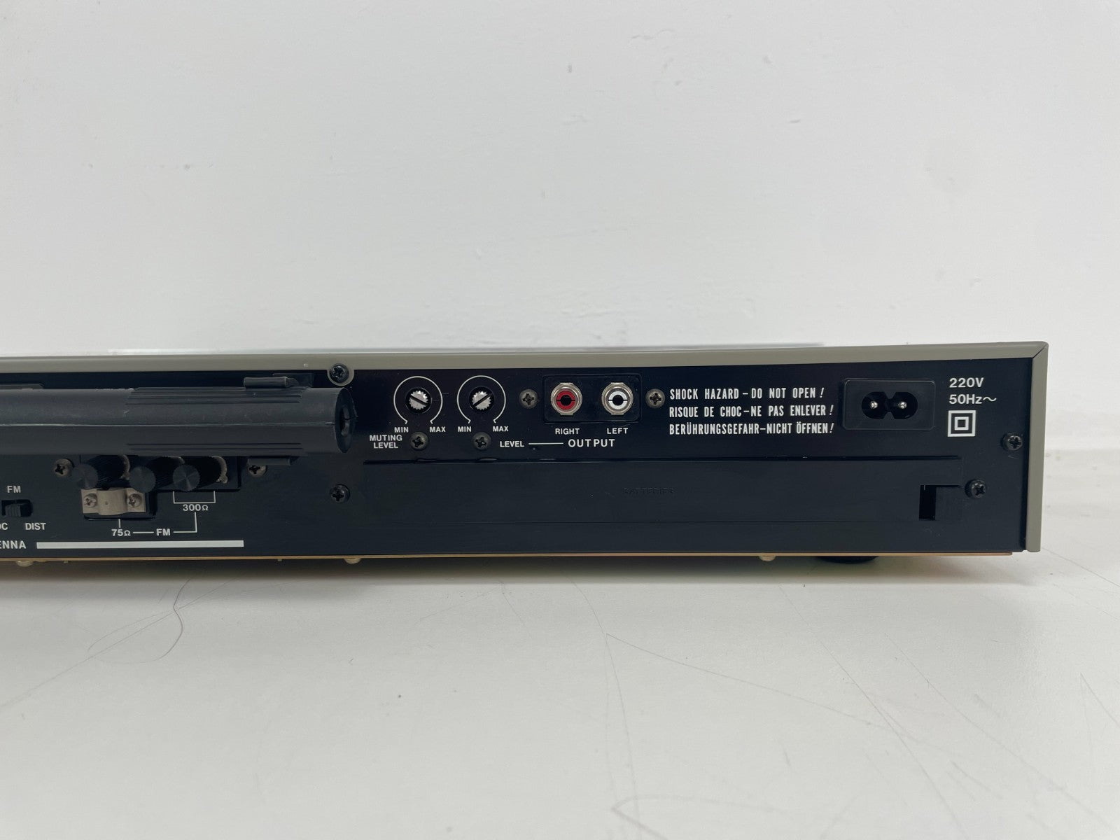 Akai AT-V04 Stereo AM/FM Tuner