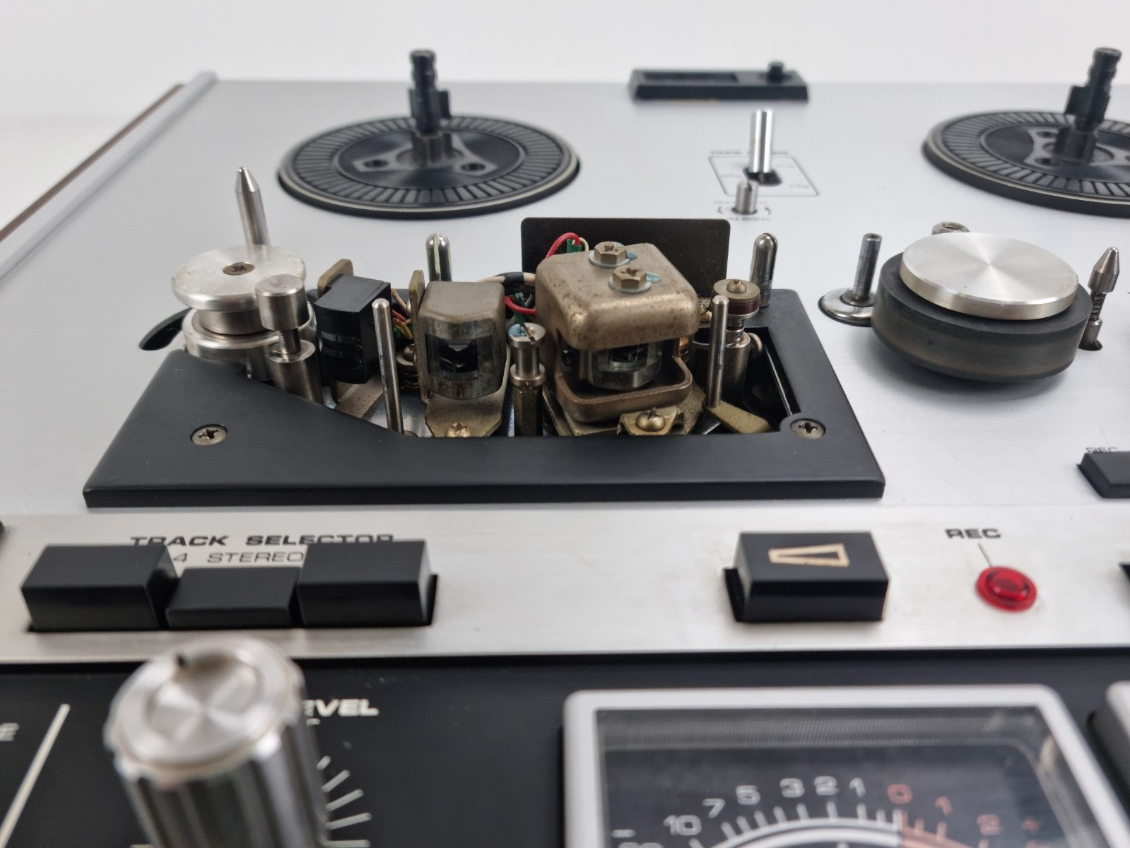 Akai GX 220D Stereo -4 track 2 Channel Tape Deck - Serviced/New transistors