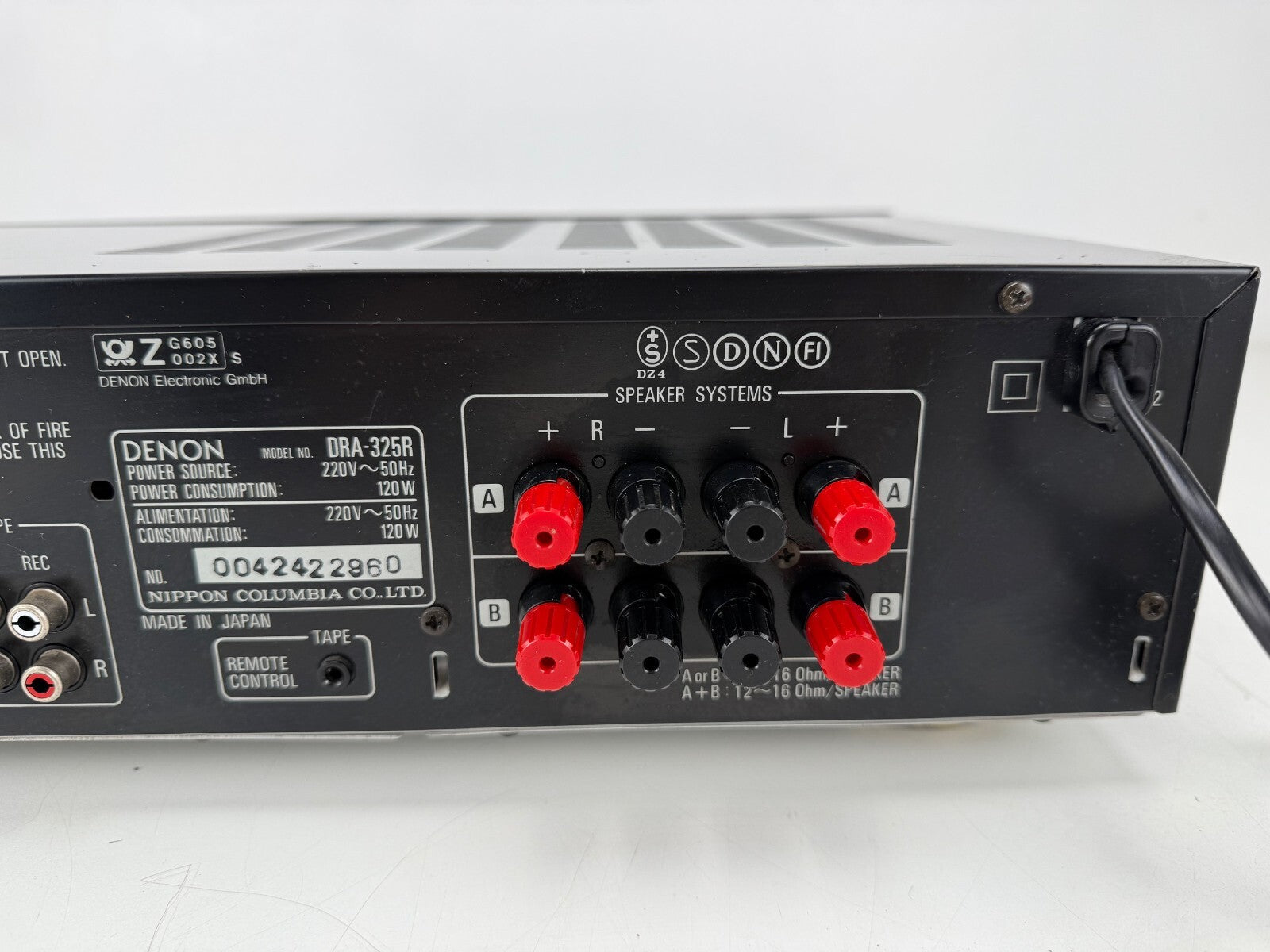 Denon DRA-325R Precision Audio Component / AM-FM Stereo Receiver