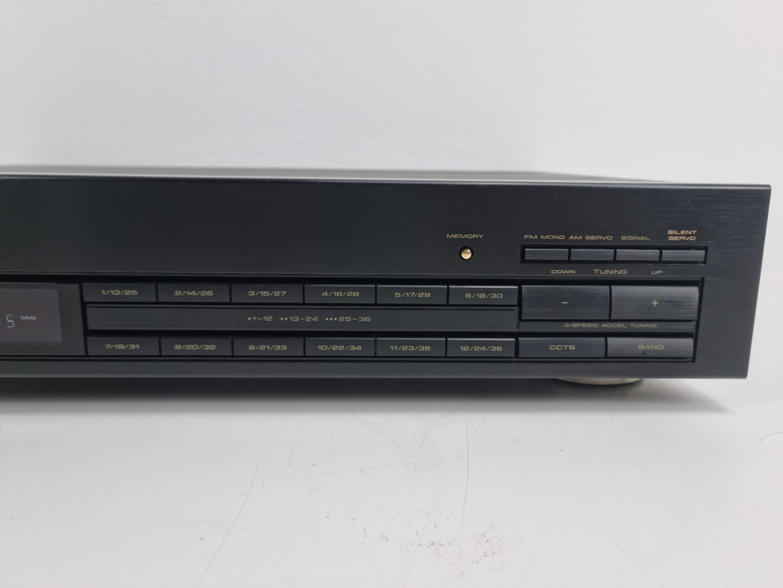 Pioneer F-447L - FM/AM Digital Synthesizer Tuner