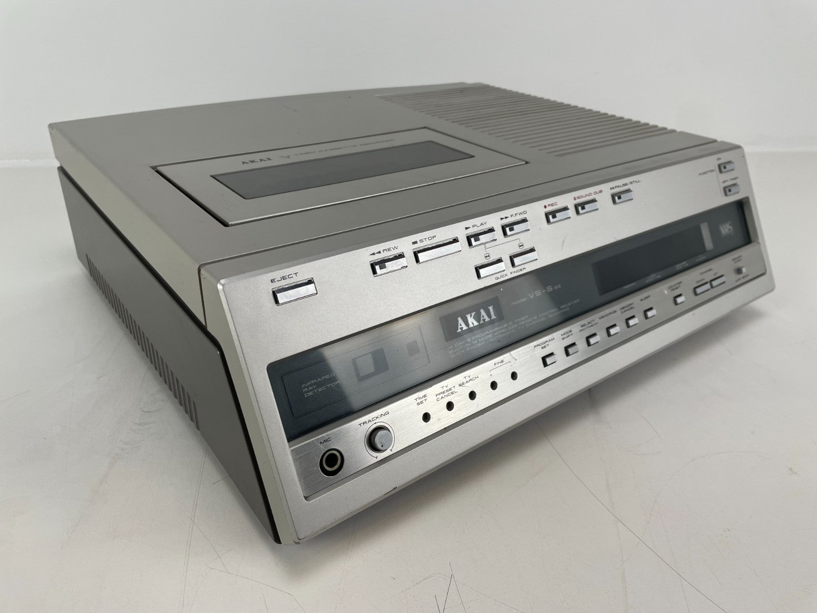 Akai VS-5EG VHS Video Cassette Recorder - Sold as is