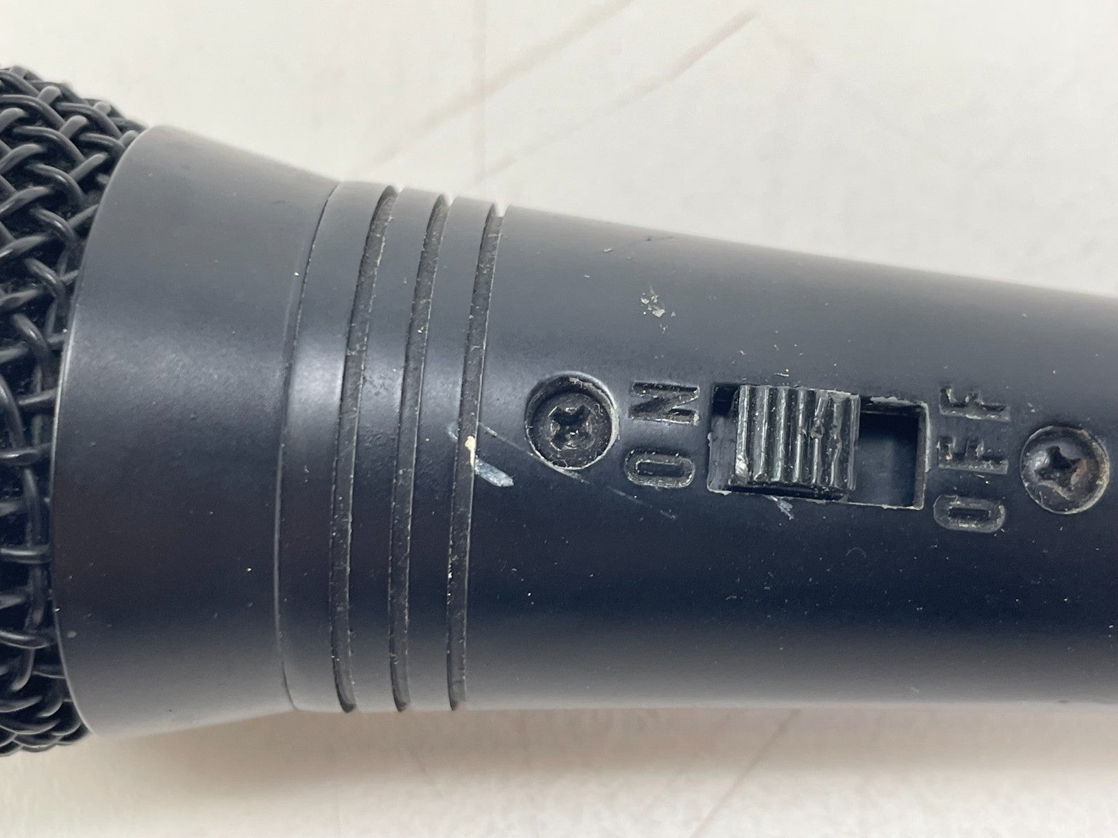 Vivanco DM-97 Dynamic Microphone with Case and Mount