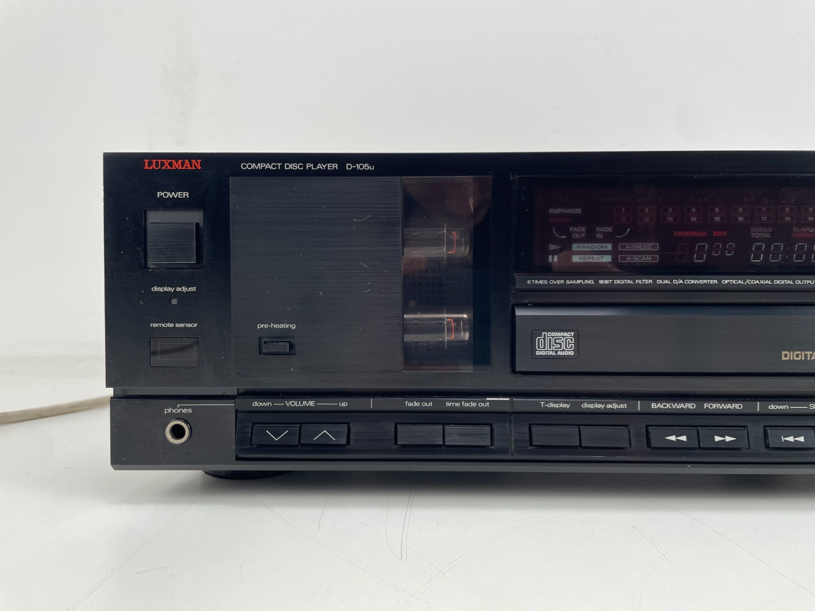 Luxman D-105u cd-speler – Nieuwstaat – Buizenuitgang – Nieuwe snaren gemonteerd