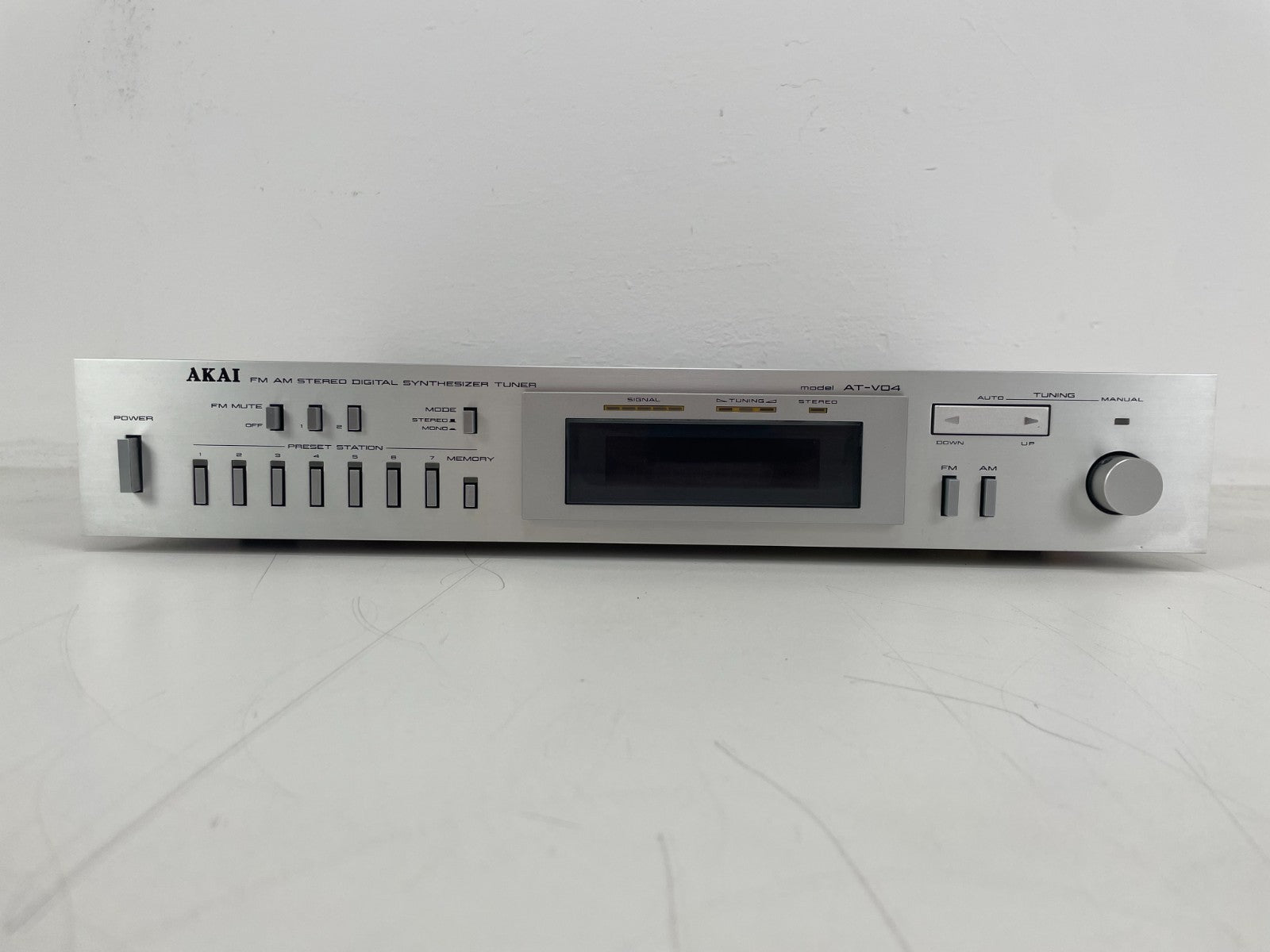 Akai AT-V04 Stereo AM/FM Tuner