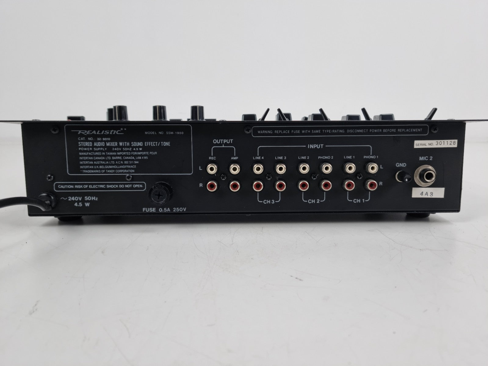 Realistic SSM-1900  Stereo Sound Mixer - With builds in sound effects