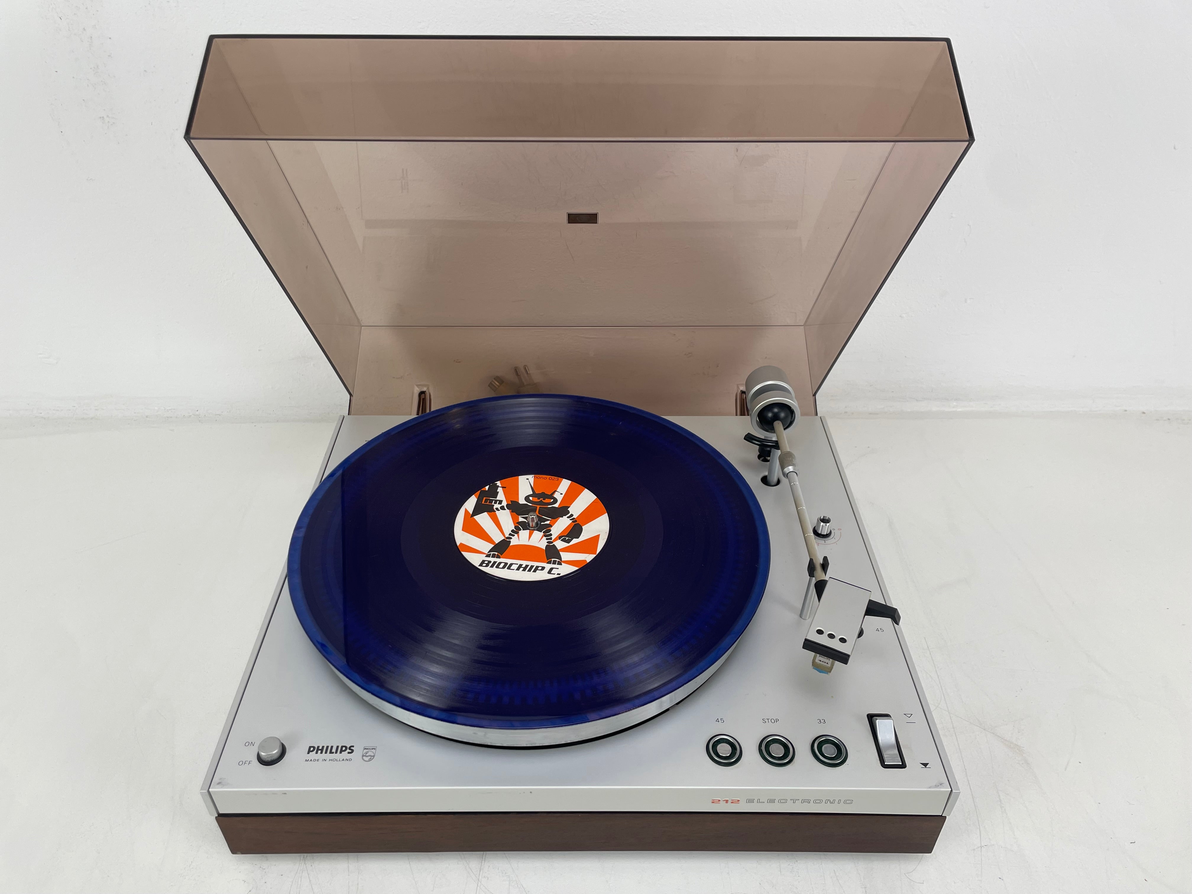 Philips - 212 - Turntable - Belt-Drive - GP401 Stylus - New Belt