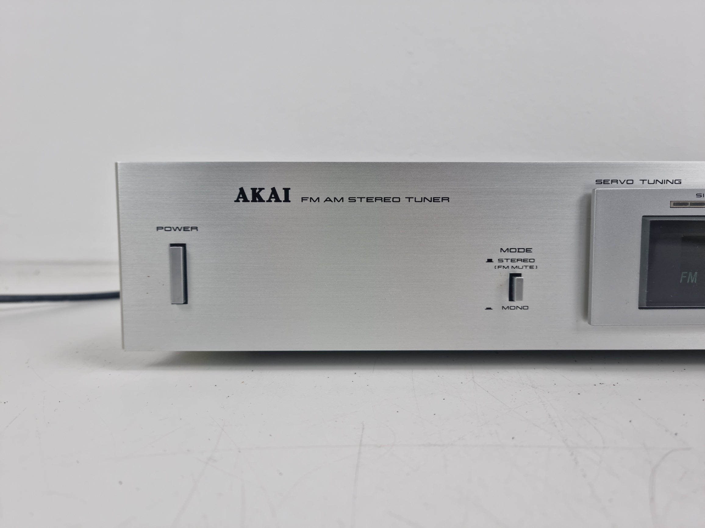 Akai AT-K03 AM/FM Stereo Tuner - In original box with instructions