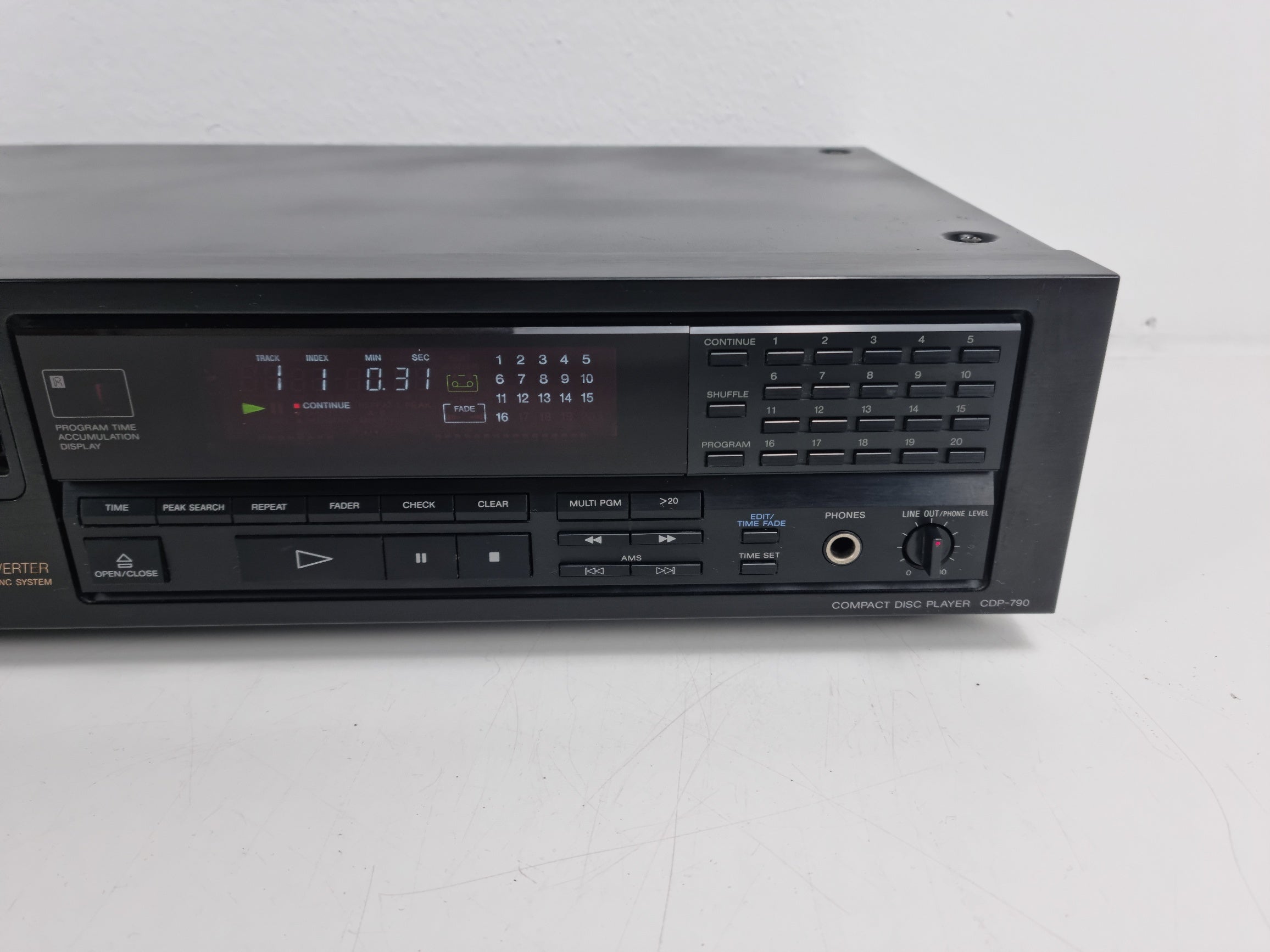 Sony - CDP-790 Compact Disc Player - New Laser - The hood above has been resprayed