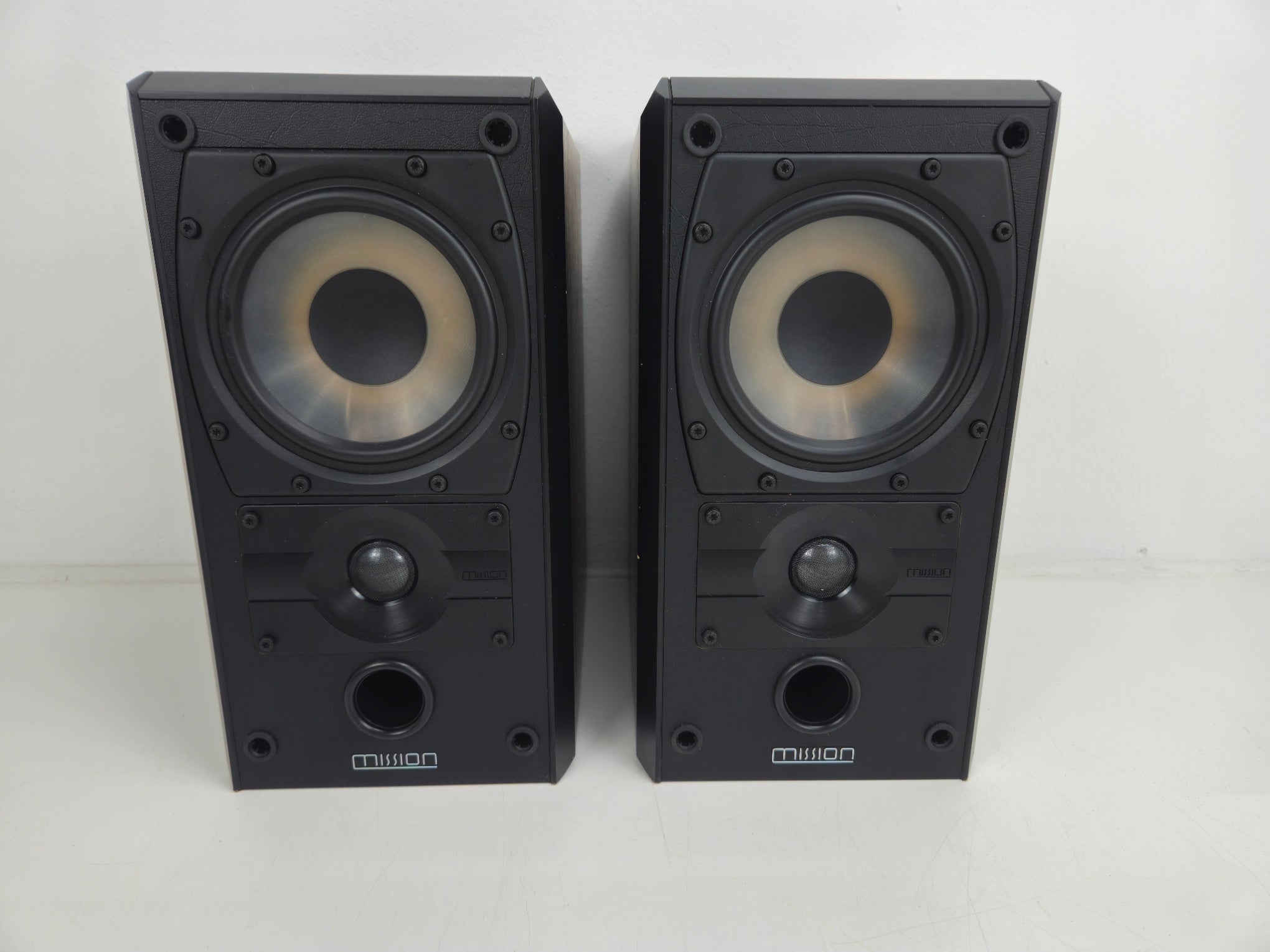 Mission - 751 - 2-way reflex bookshelf loudspeaker system - B-wired
