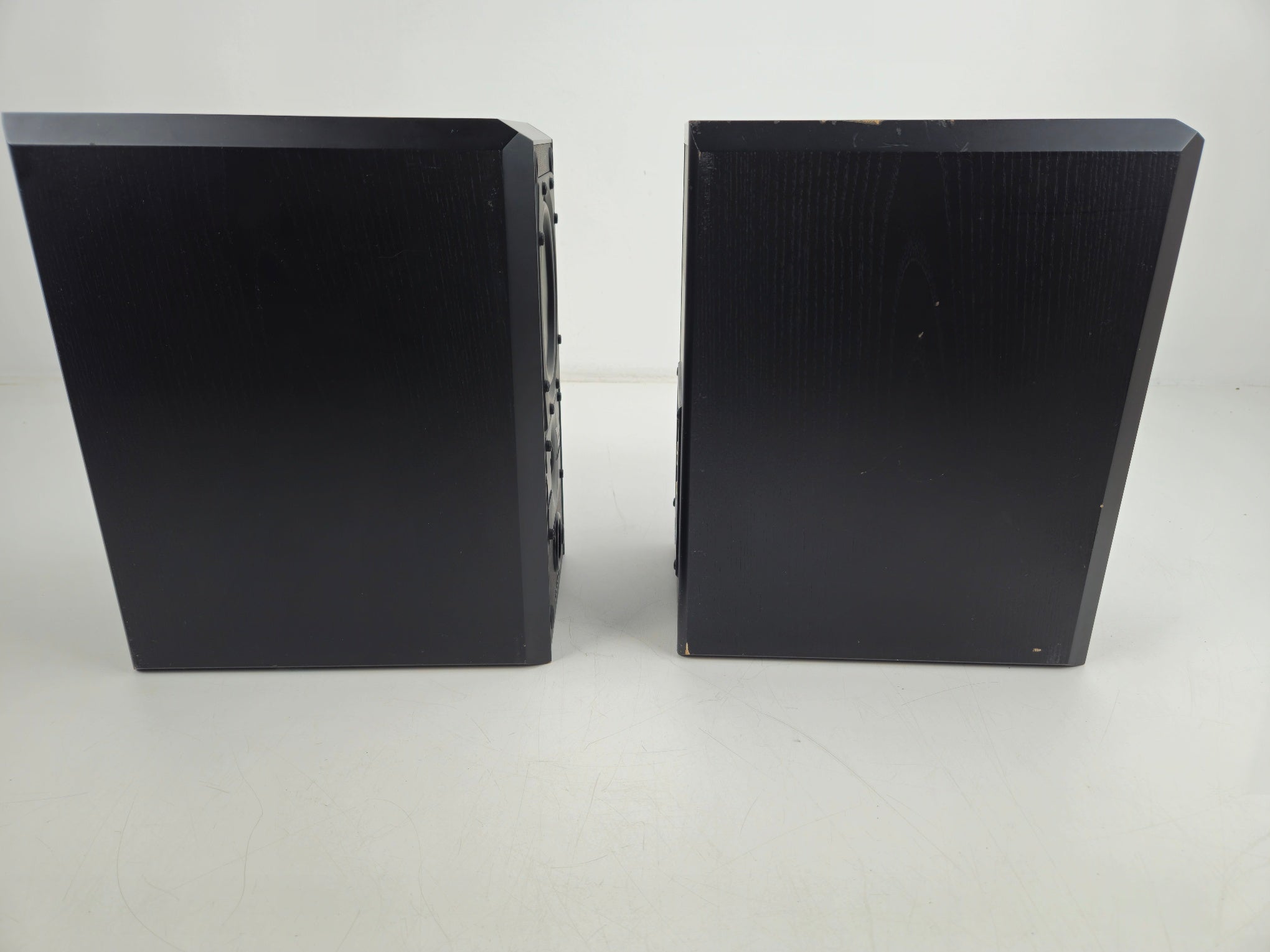 Mission - 751 - 2-way reflex bookshelf loudspeaker system - B-wired