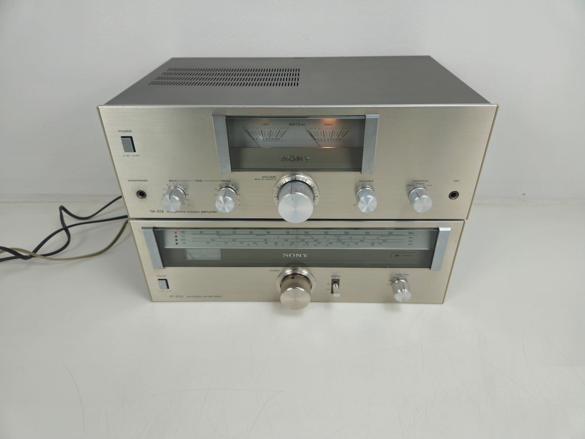 Sony - TA-212 - Integrated Stereo Amplifier - ST-212L - FM Stereo/FM-AM Tuner