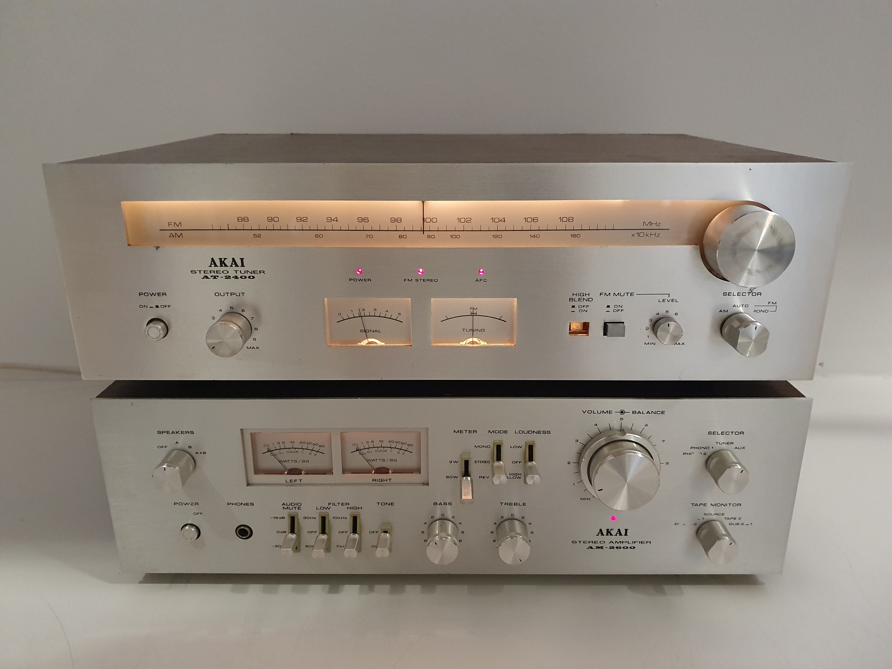 Akai AM2600 Stereo Amplifier (Serviced) - AT2400 Tuner - Set