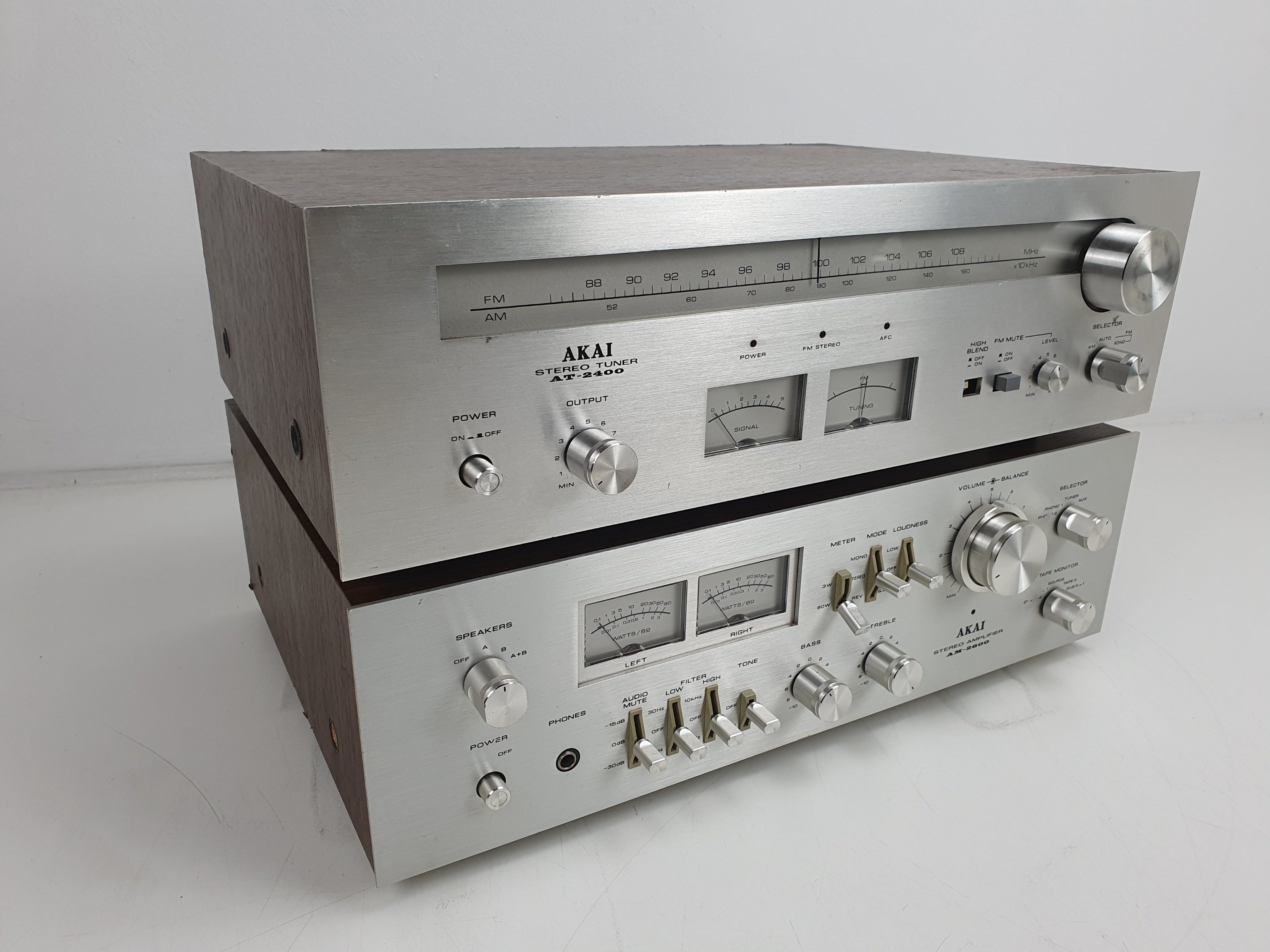 Akai AM2600 Stereo Amplifier (Serviced) - AT2400 Tuner - Set