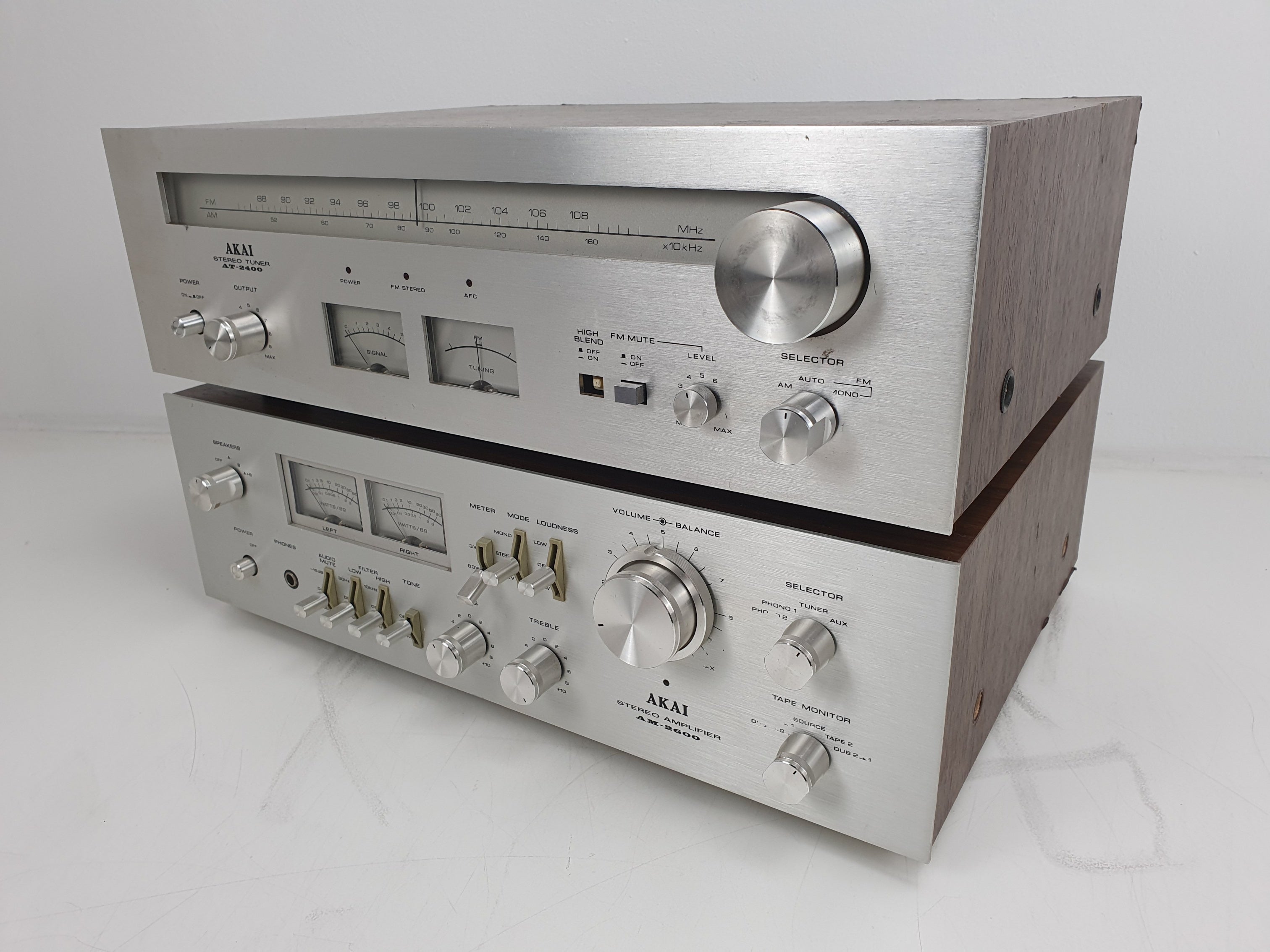 Akai AM2600 Stereo Amplifier (Serviced) - AT2400 Tuner - Set