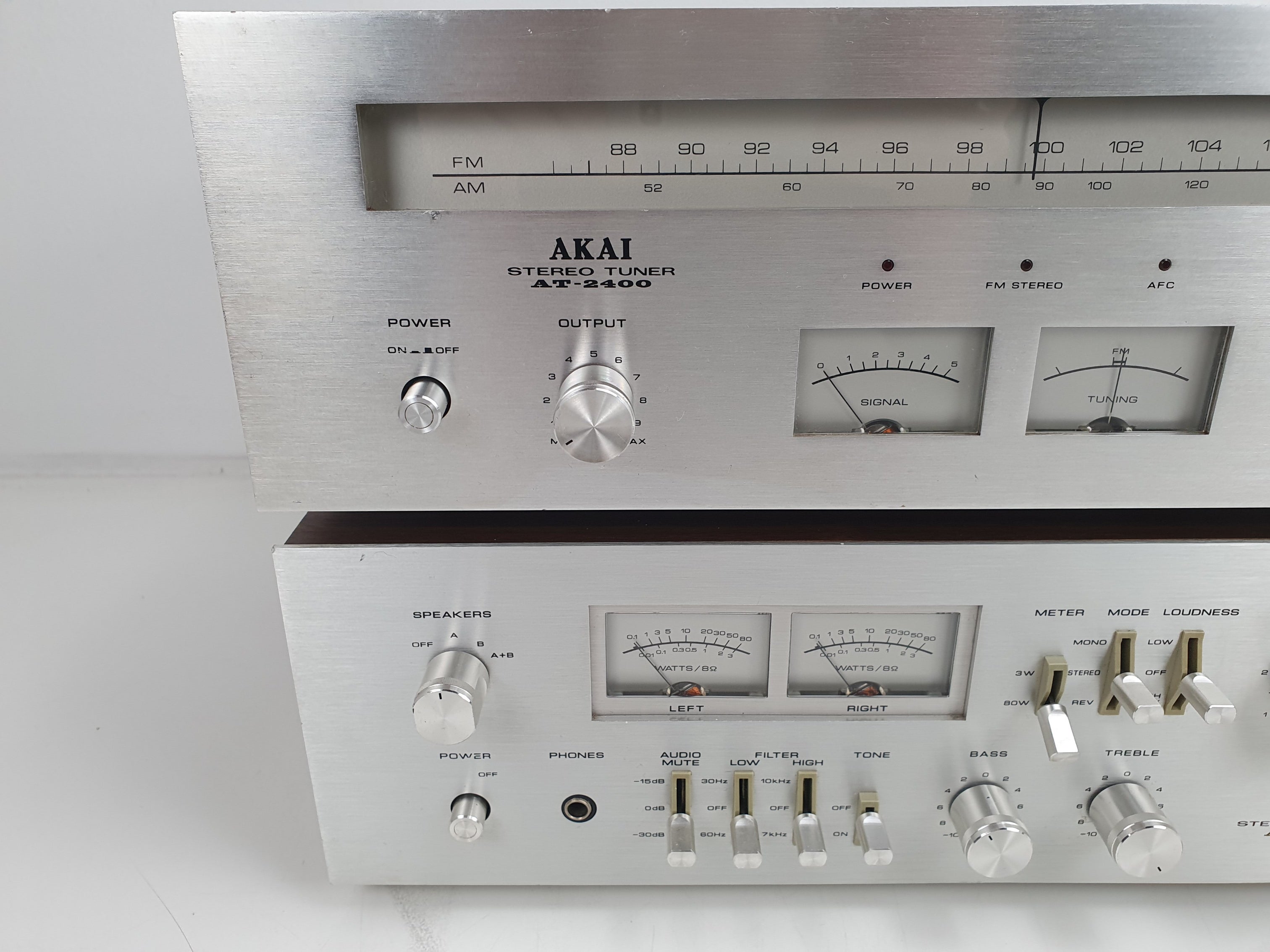 Akai AM2600 Stereo Amplifier (Serviced) - AT2400 Tuner - Set