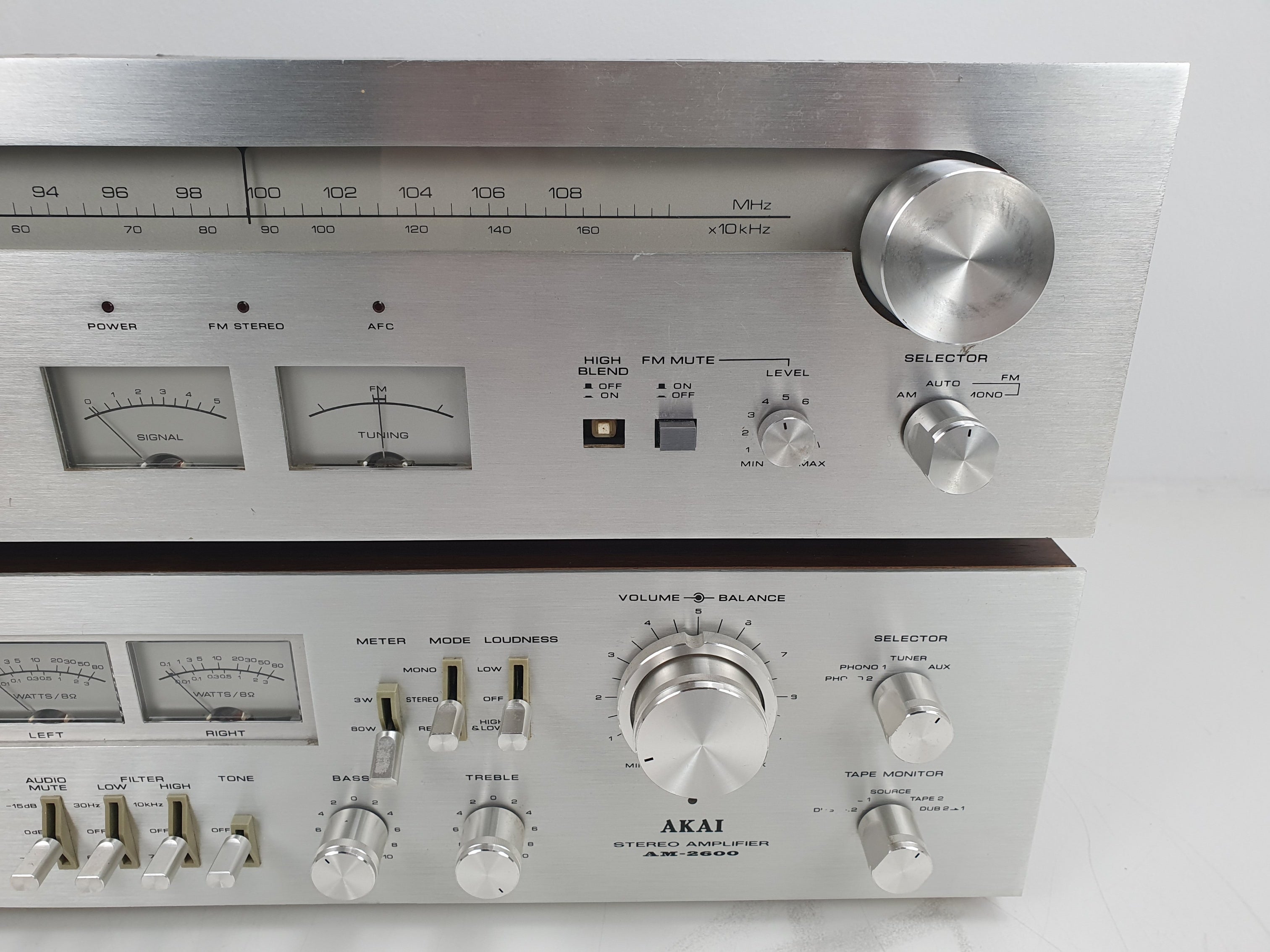 Akai AM2600 Stereo Amplifier (Serviced) - AT2400 Tuner - Set
