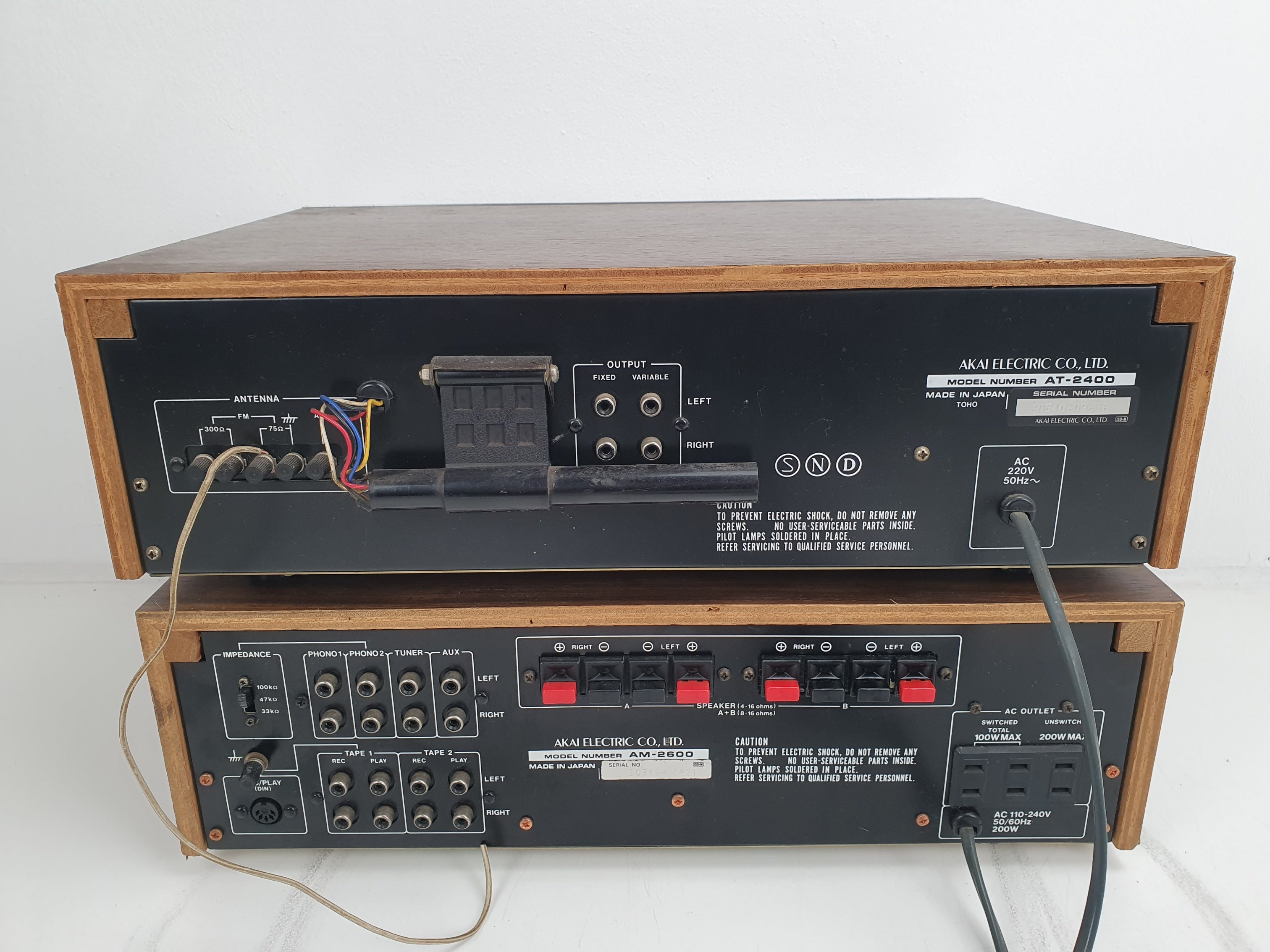 Akai AM2600 Stereo Amplifier (Serviced) - AT2400 Tuner - Set